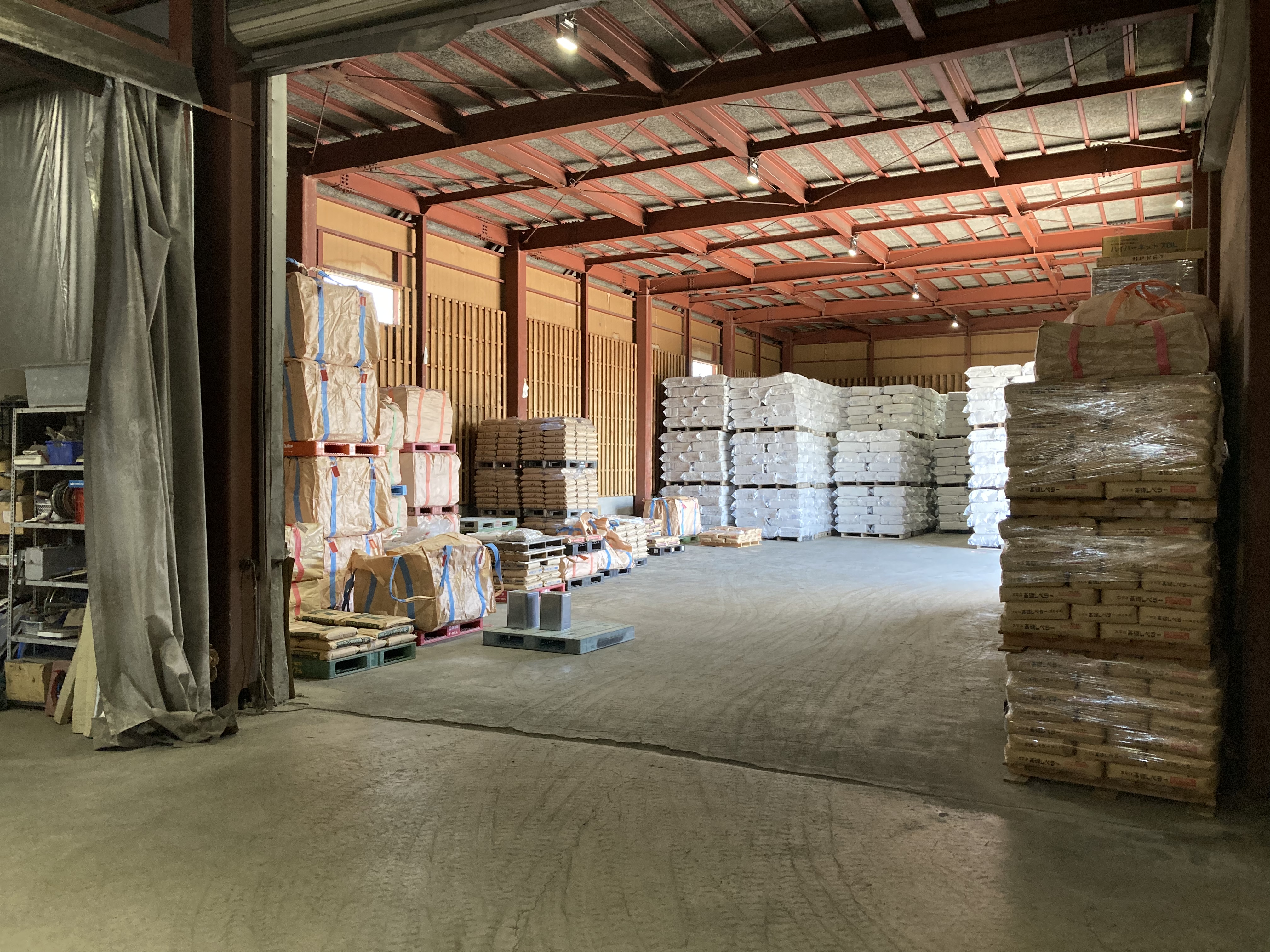 長期休暇も有り！
GWは暦どおりの休日、お盆は3日間、年末年始は5〜7日間…など、しっかり休めます！
2025年からは、土曜日も休みになり、週休2日制移行しました！
更に働きやすい職場つくりをしていきます！