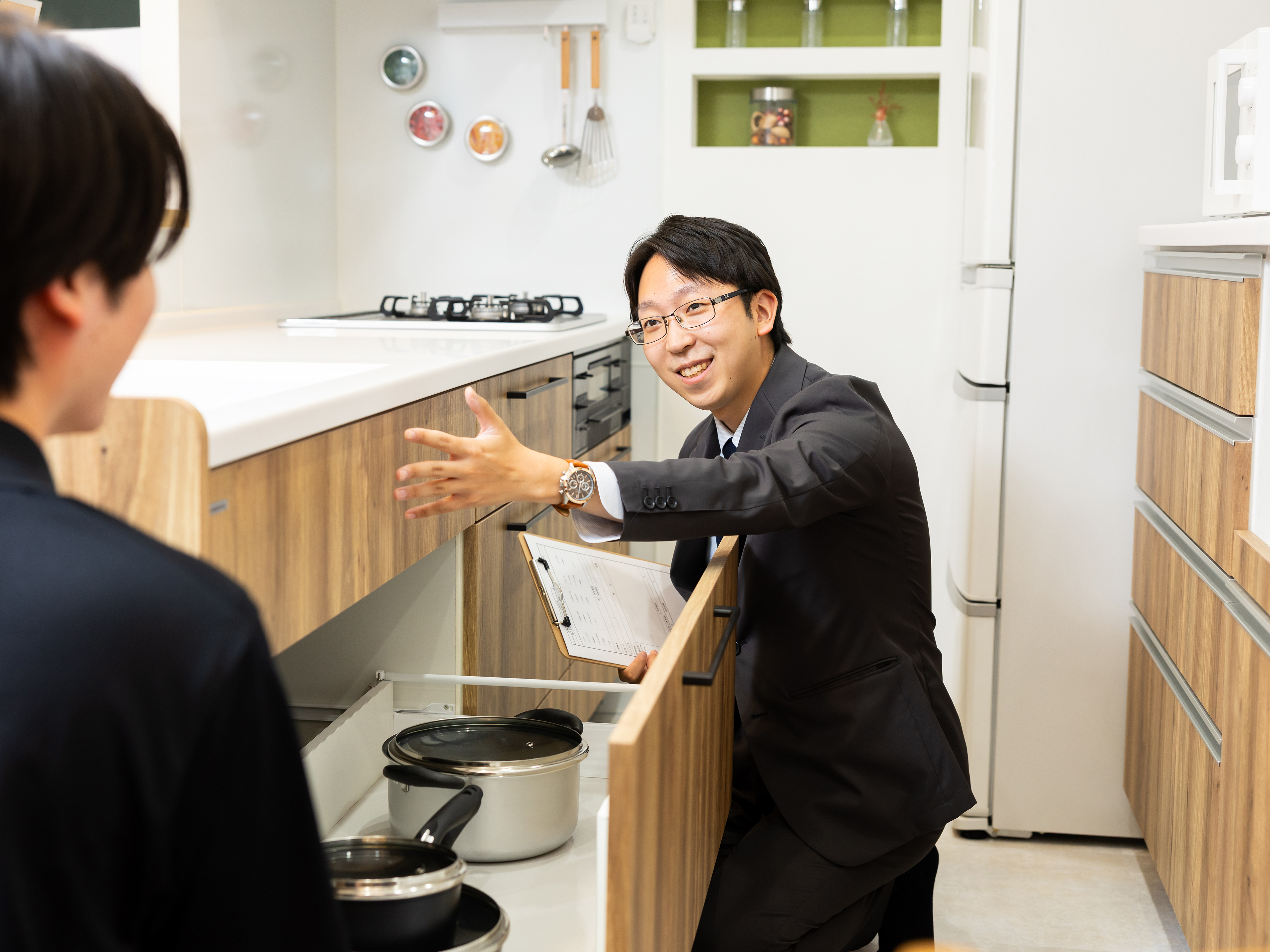 営業成績に応じた公平な評価で収入にしっかり反映！未経験スタートでも、3年目で年収550万円以上、4年目で年収630万円以上を目指せます。頑張りがダイレクトに還元される満足度の高い環境です。
