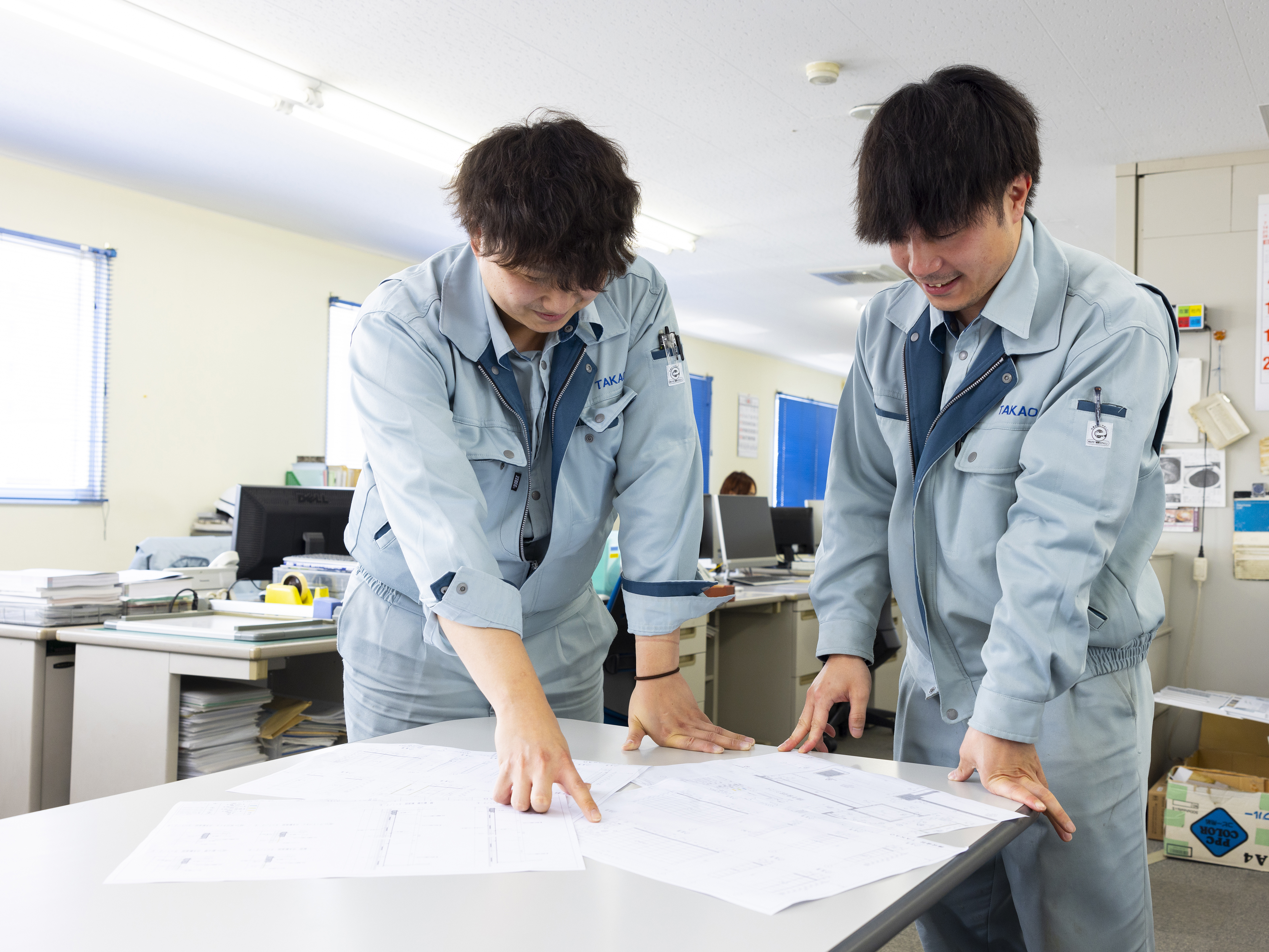 当社には前職が営業や整備士など、全くの異業種から入社したスタッフが多数在籍しております。
未経験者にはじっくり時間をかけて育てていくつもりです。異業種からでも挑戦できる環境を整えてお待ちしています！