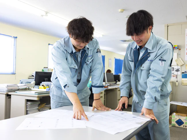 当社には前職が営業や整備士など、全くの異業種から入社したスタッフが多数在籍しております。
未経験者にはじっくり時間をかけて育てていくつもりです。異業種からでも挑戦できる環境を整えてお待ちしています!