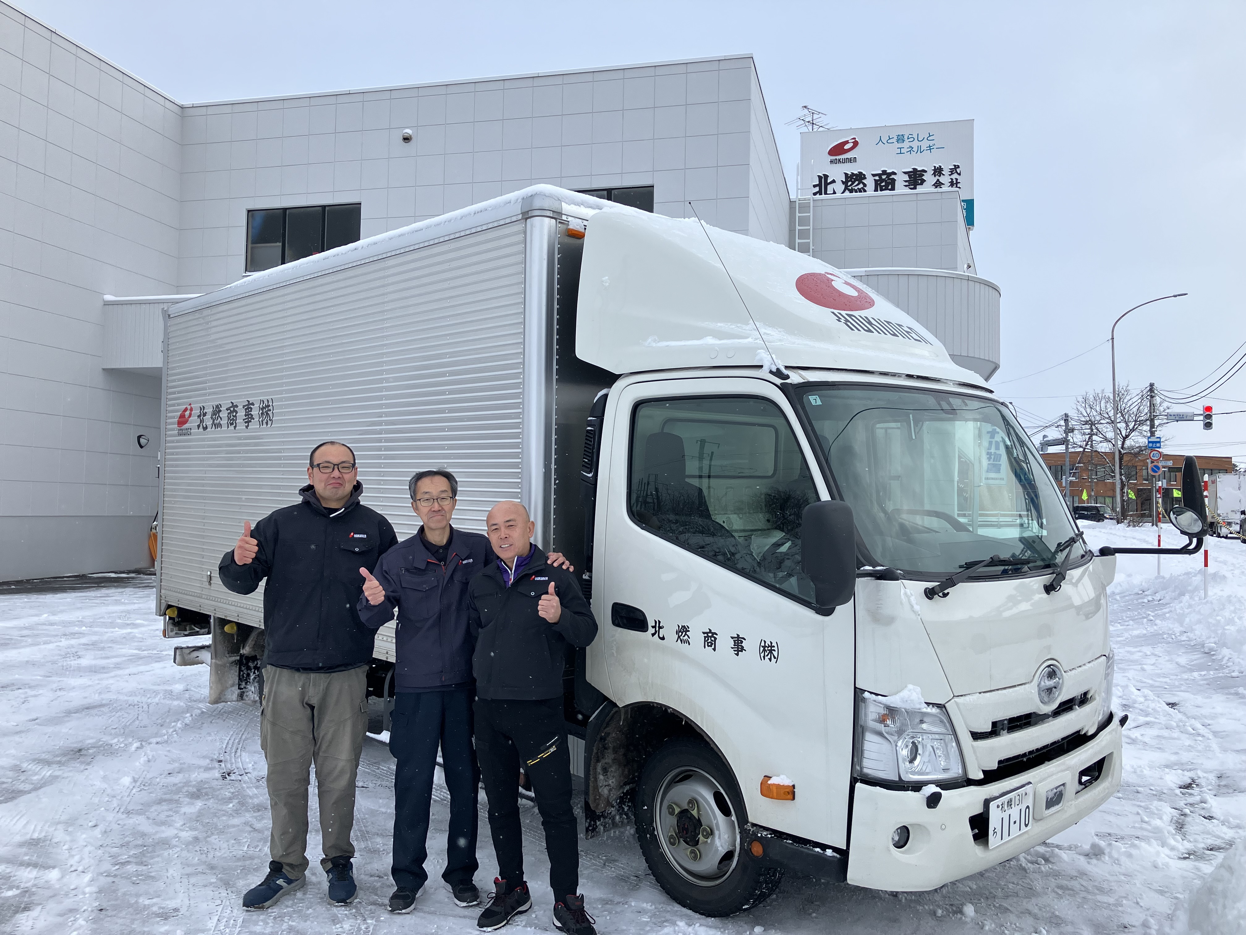 ＜取材陣より＞
営業スタッフは別に配送だけを専門に行うスタッフも在籍中！
分業制を取り、スタッフの負担も軽減しています。
年間休日125日で体力面・精神面ともに健康的に働ける会社だと思います。