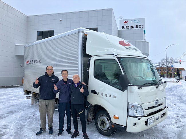 <取材陣より>
営業スタッフは別に配送だけを専門に行うスタッフも在籍中!
分業制を取り、スタッフの負担も軽減しています。
年間休日125日で体力面・精神面ともに健康的に働ける会社だと思います。