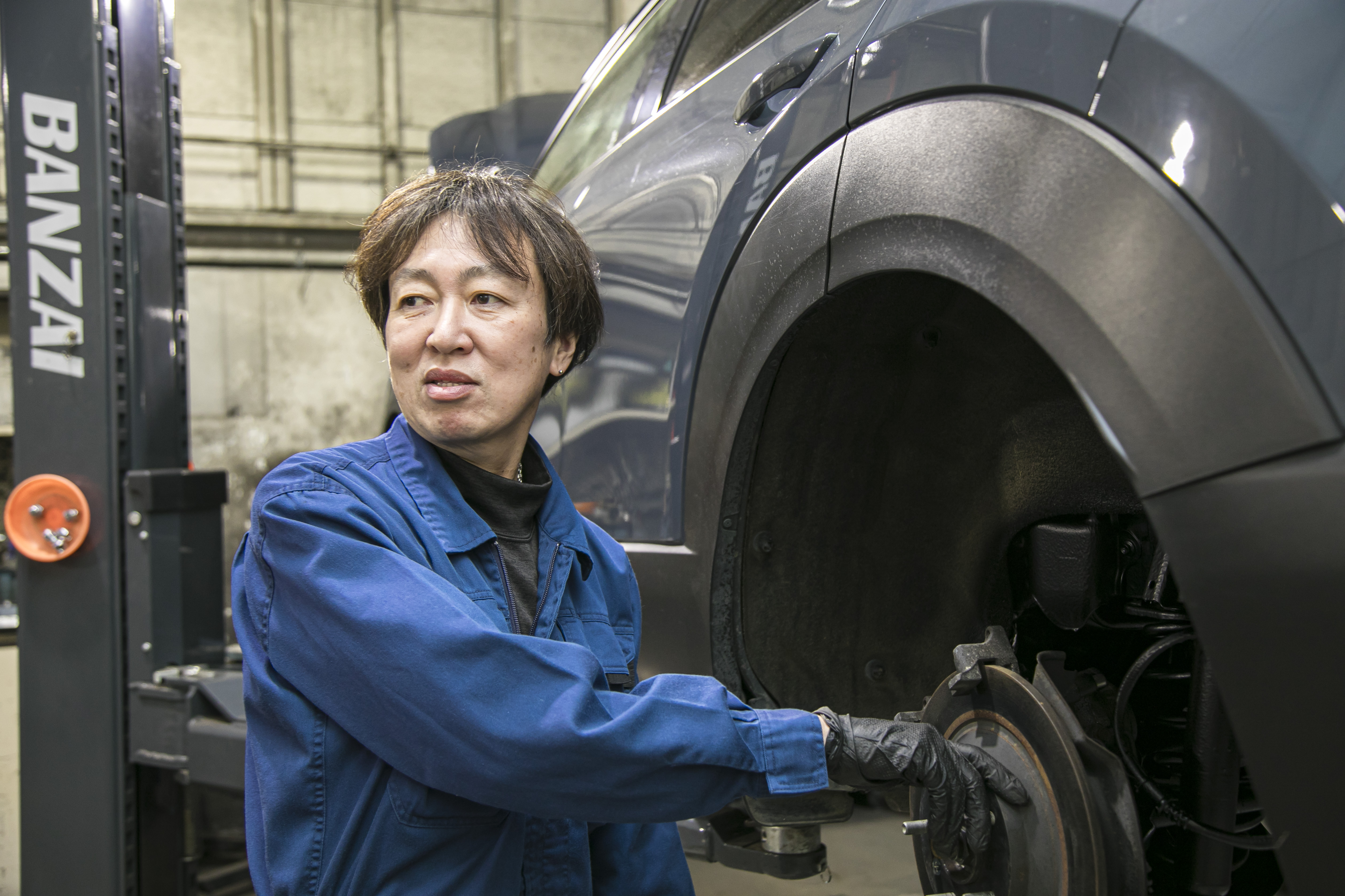 一昔前の整備士業界は残業が多く「終わるまで帰れない」といったイメージがありましたが、今の職場は就業時間内でキッチリ終わらせるように効率的に作業するので、残業も少なく、自分の時間を大切にできます。