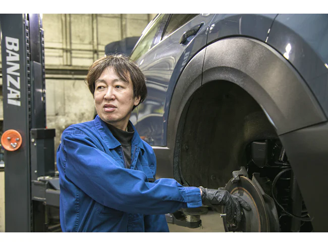 一昔前の整備士業界は残業が多く「終わるまで帰れない」といったイメージがありましたが、今の職場は就業時間内でキッチリ終わらせるように効率的に作業するので、残業も少なく、自分の時間を大切にできます。