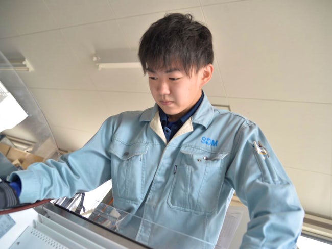 現場へは直行直帰の日もあれば、事務所から向かう日もあります。
ハイエースを1人1台支給しますので、通勤時も使用していただいてOKです。
その他、携帯や必要な道具などは全て会社でご用意します。