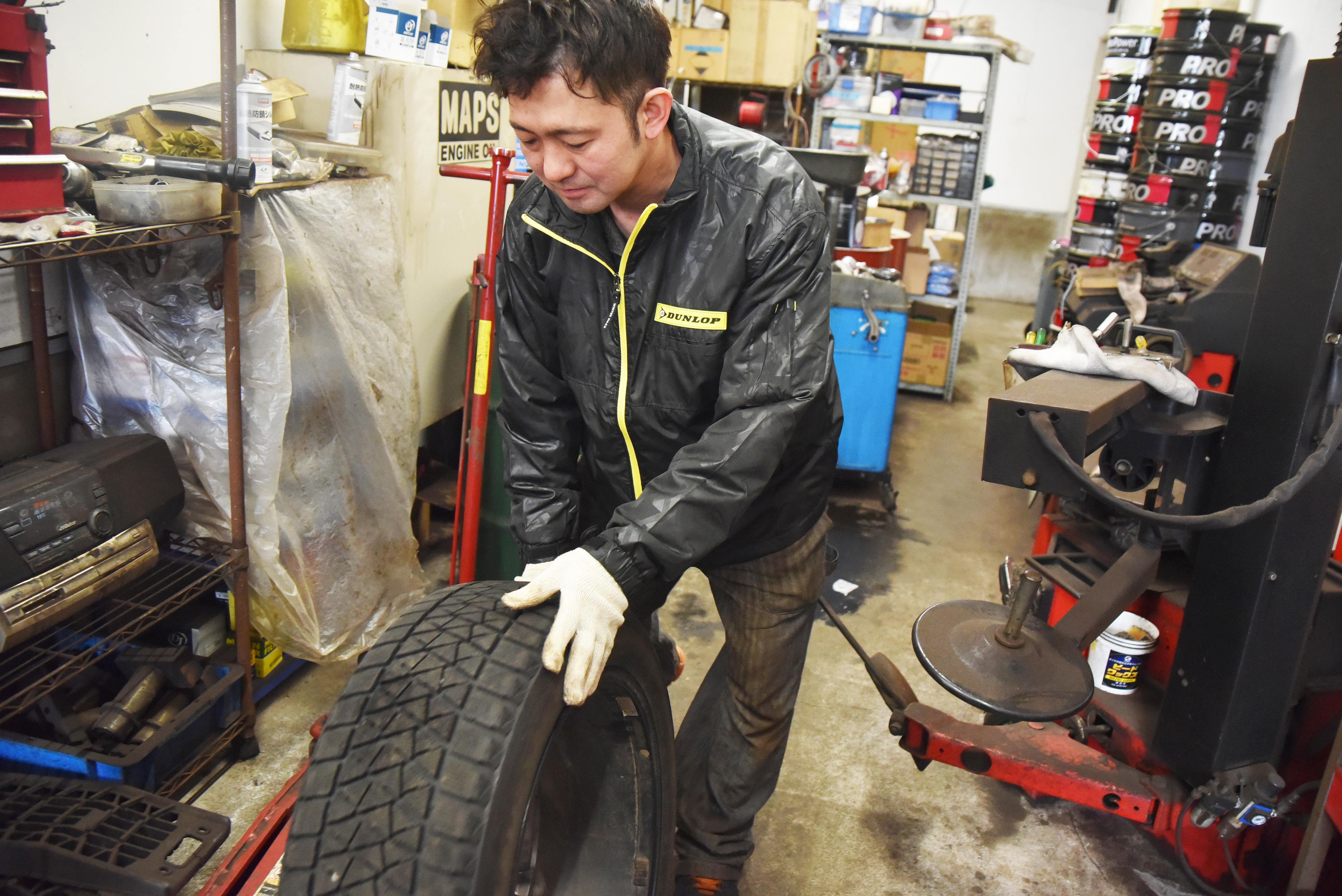 整備対象は当社で車を購入したお客様のみで業務量やスケジュールが調整しやすいので、各店舗の軽整備スタッフは1名のみ。上司や先輩の指図を受けずに自分で仕事を組み立てて働きたいという人にはピッタリです！