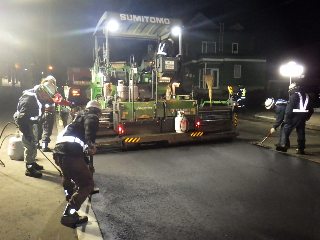 頻度は少ないですが、時には深夜作業もあります。日中と通し勤務はありませんし、翌日もお休みになりますので、負担も少なく働けます。
冬期間の道外出張も、「子どもが大きくなってから行きたい」などもOKですよ。