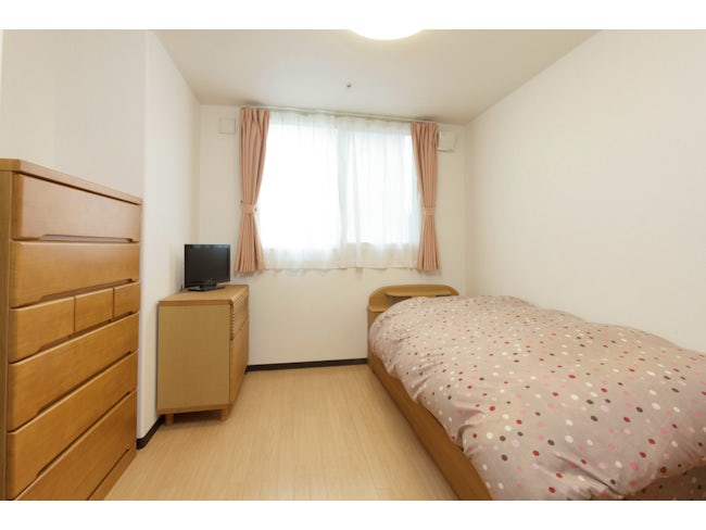 明るいく広々とした居室