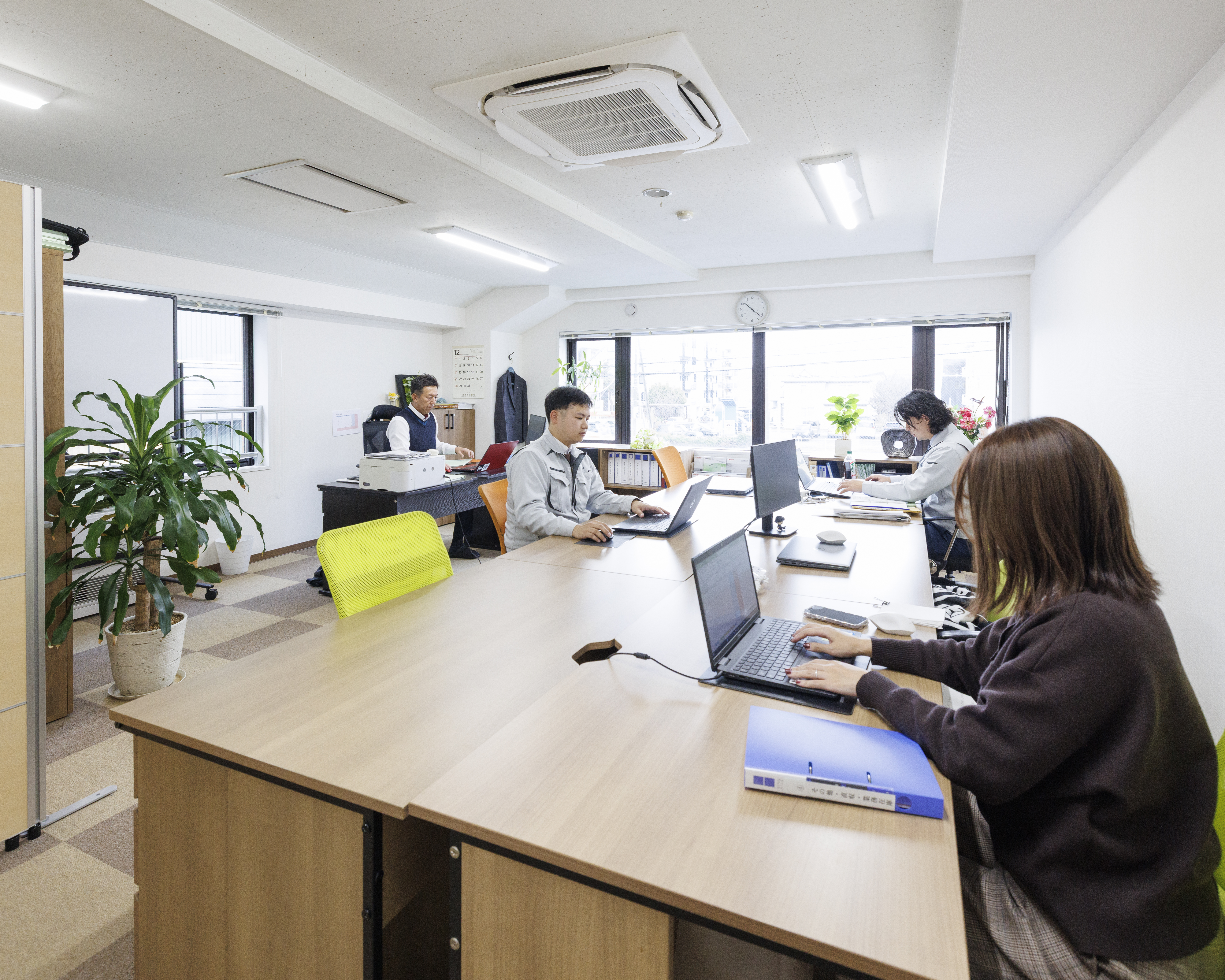 年間休日120日以上、しっかり休める働きやすい環境。さらに、有給取得にも柔軟に対応しており、家族の都合や急な休みが必要な場合でも気兼ねなく申請可能です。プライベートも大切にしたい方に最適です。