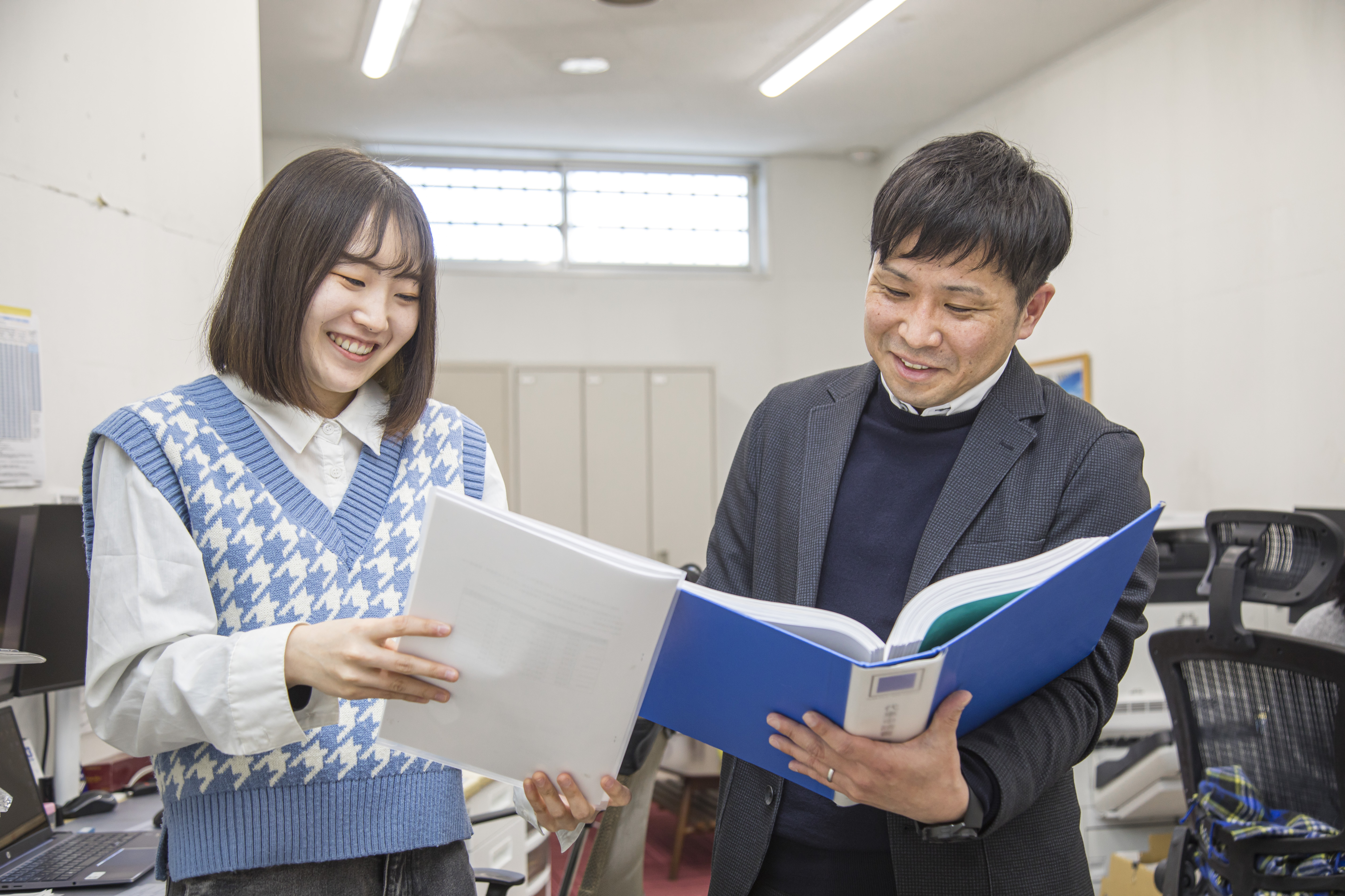 スタッフは穏やかなメンバーばかり。分からないことがあっても、仲間がすぐにフォローしてくれる風通しの良い社風です。未経験でも安心してスタートできる環境です。