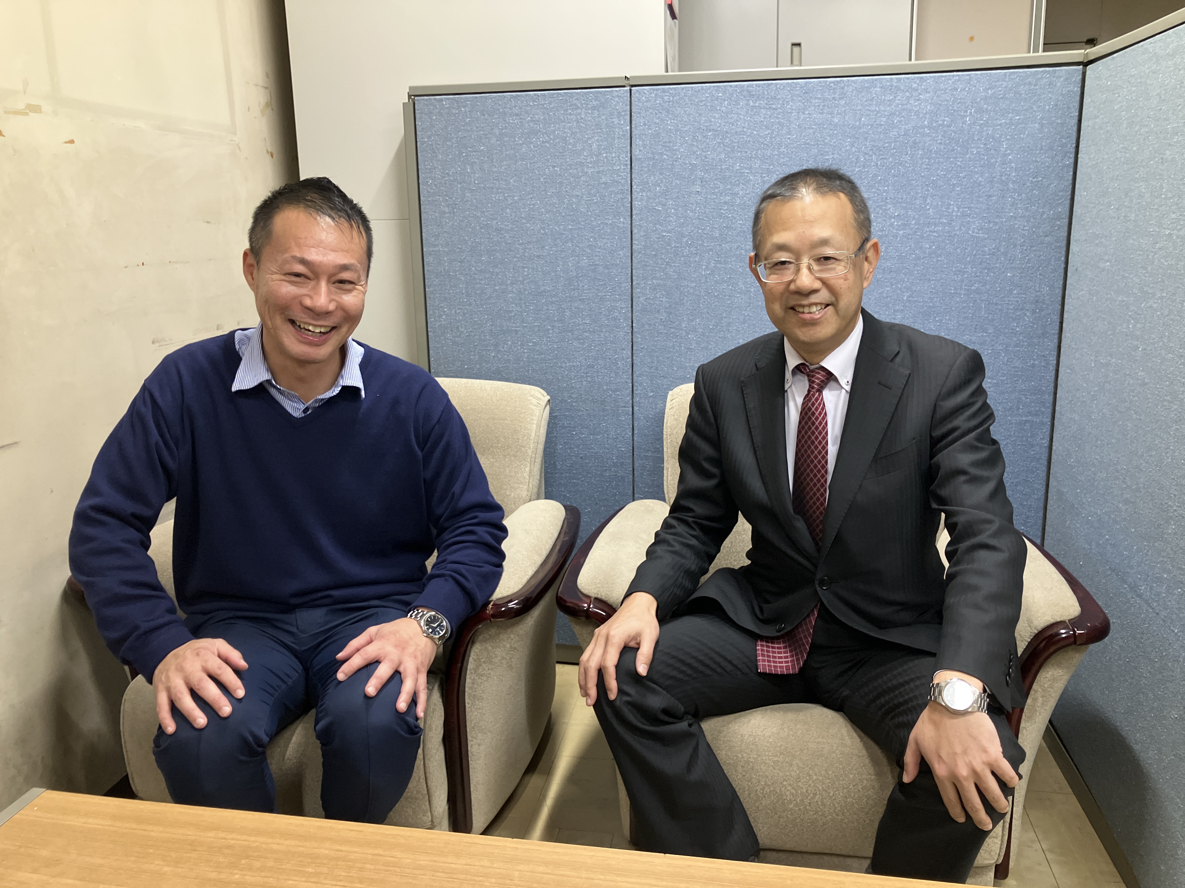 ＜採用担当/総務部長白石（しらいし・右）です＞面接は約30分を予定しています。リラックスしてお話しいただければ大丈夫です。あなたのお人柄や考えを丁寧に伺えればと思っています。