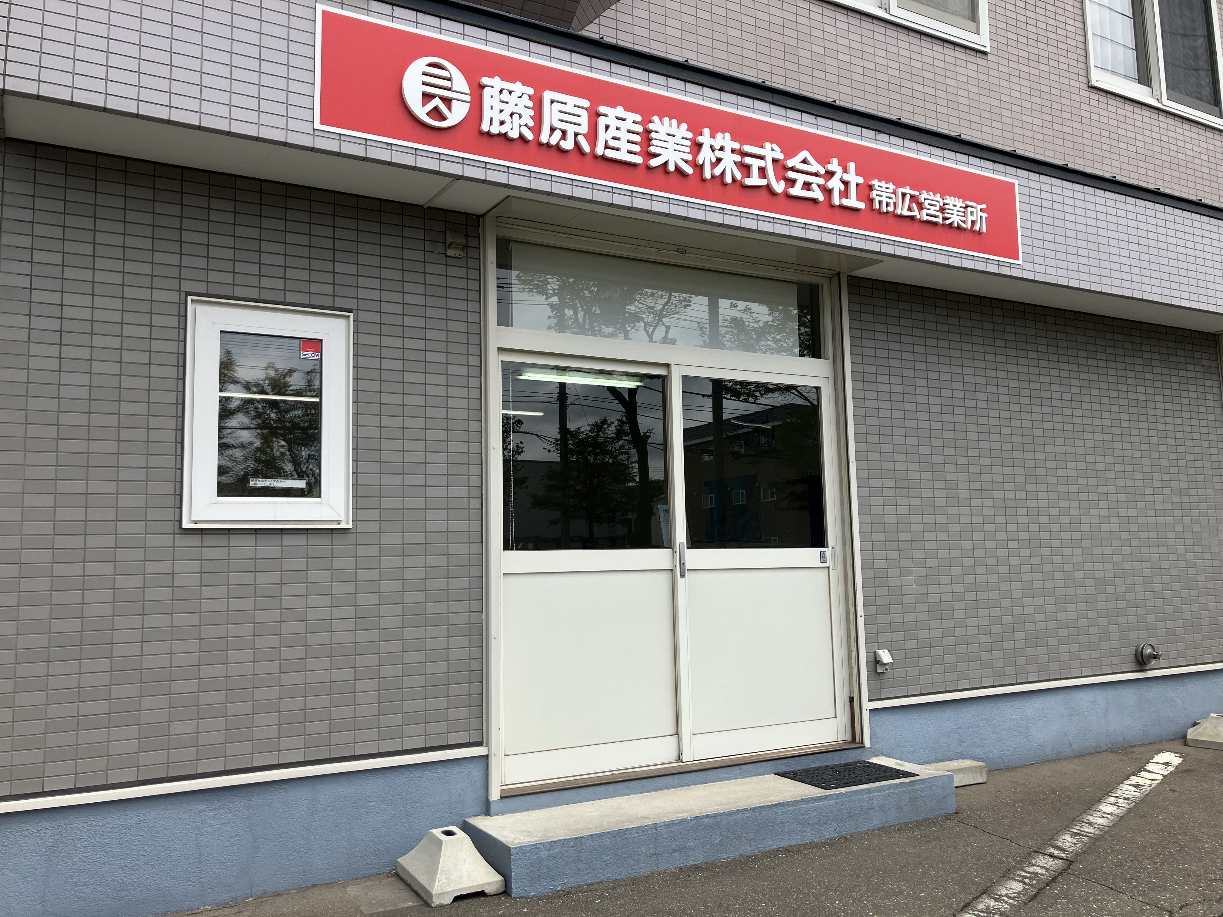 「この工具、こんな見せ方をしたら面白そう！」「お客様がワクワクする棚にしよう」など、アイデアを形にできる楽しさがあります！新商品の開発会議にアイデアを出せるチャンスがあるのも嬉しいポイントです。