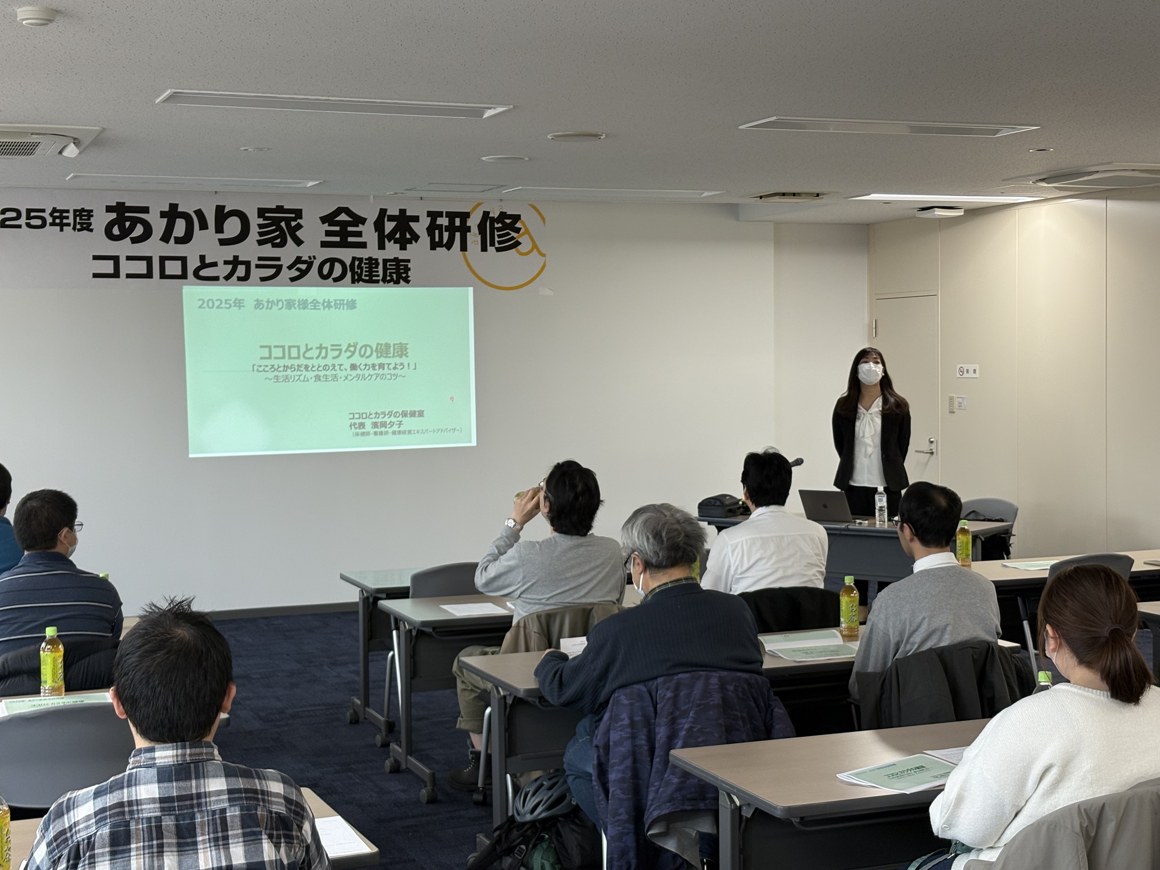 日々の講習会の他に、年にニ回利用者さんと家族に参加していただく研修会を実施しています。