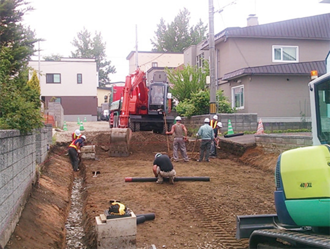 現場は江別市内です！出張は基本的にありません。朝出社して、夕方には帰宅する。地元に根を下ろして規則正しい、安定した生活を送る。当たり前のことを当たり前にできる会社です。