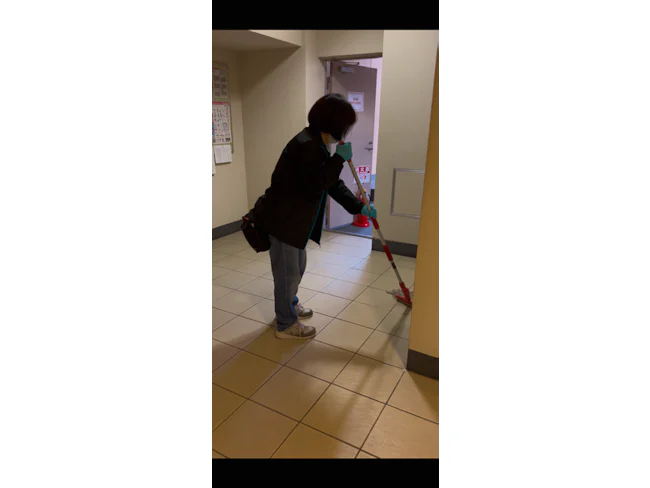 美装風景です。
未経験の方は、まずは先輩について清掃の流れを覚えていただきます。少しずつ、あなたのペースで大丈夫です。