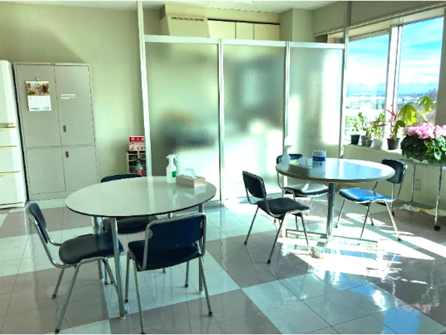 休憩スペースなど、スタッフが毎日気持ちよく働けるようなスペースを作っています。総務部の担当として、スタッフの業務を支えてあげて下さいね。
