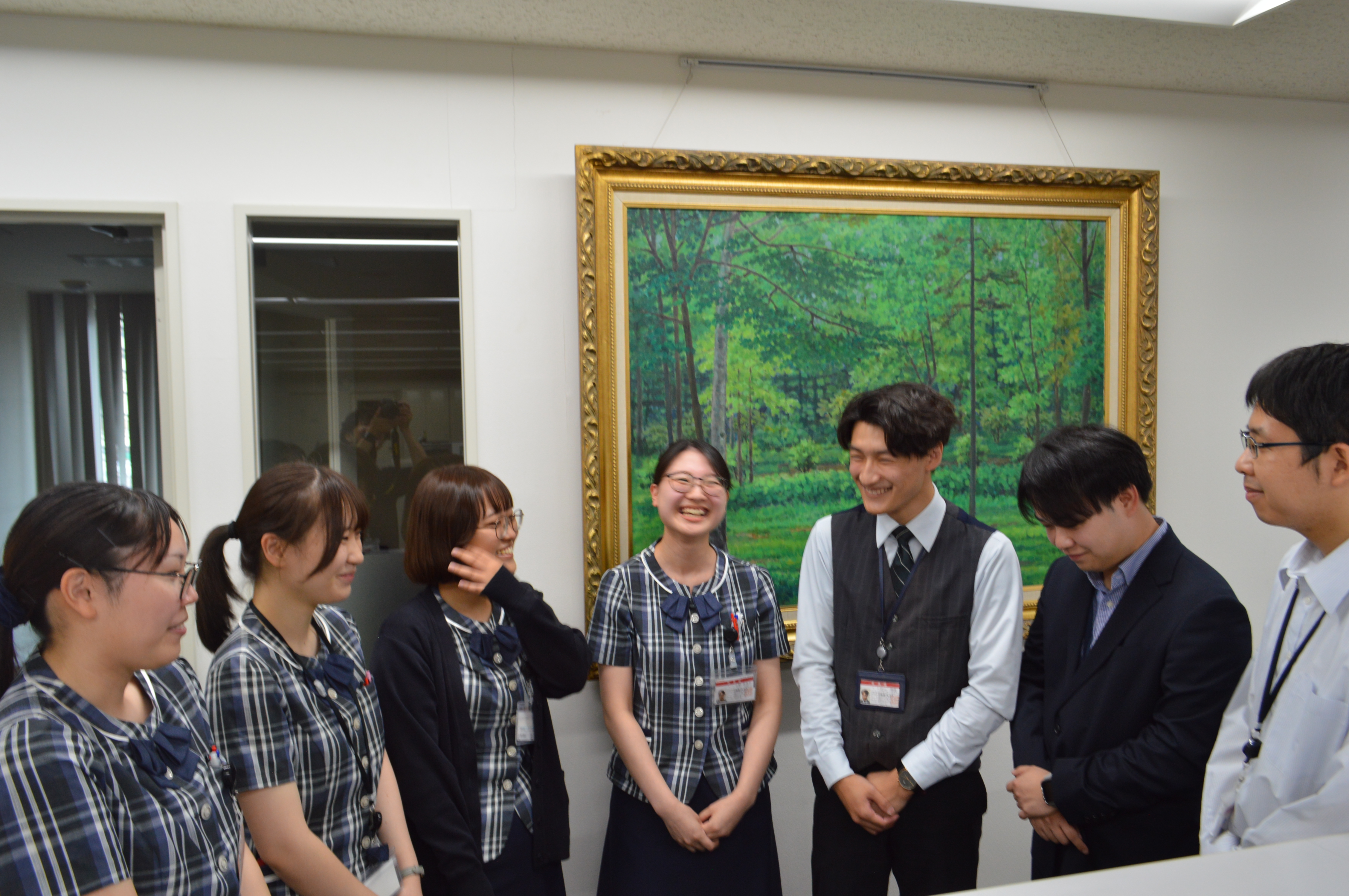 幅広いスタッフが活躍中の職場です。
未経験や新卒スタートの方もいますので、知識や経験が少ない状況でも安心して業務を進めることができます◎