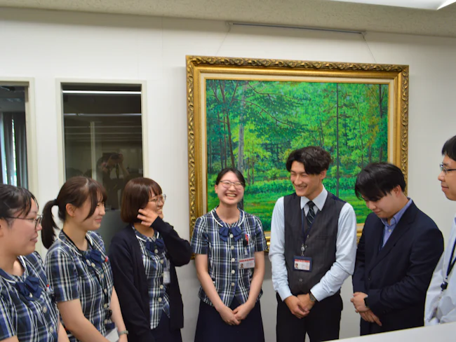 幅広いスタッフが活躍中の職場です。
未経験や新卒スタートの方もいますので、知識や経験が少ない状況でも安心して業務を進めることができます◎