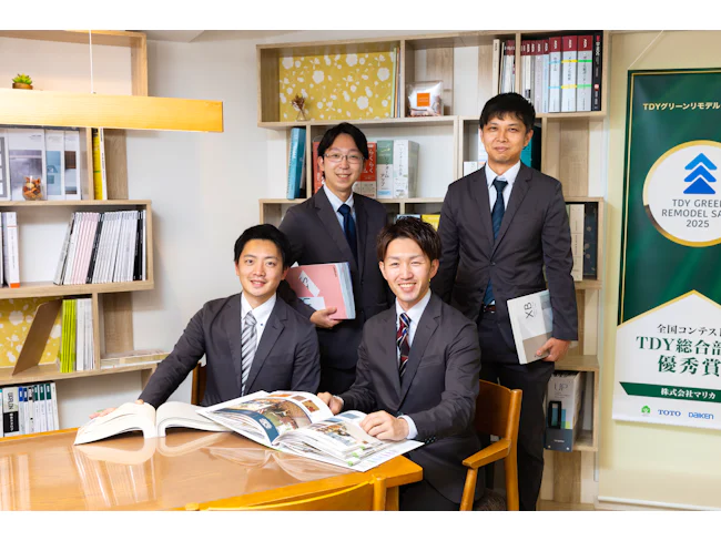 有給休暇の取得率は100%!誕生日休暇や長期休暇(GW・お盆・年末年始)も充実しています。残業も少なく月平均16時間程度で、仕事が終わればサッと帰るメリハリのある文化が根付いています。