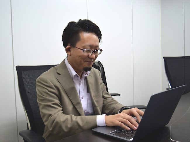 <エンジニア/男性32歳>現在は生命保険業務システムの開発業務を担当。今までWindowsシステムの開発はほぼ経験がなく不安もありましたが、当社代表と一緒のチームで動いているので気軽に相談ができありがたいです。