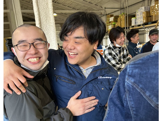 建設業というと、重たい材料を運んで、組んで、道具を使って思い切り叩いたり、高所作業があったり。。そんなイメージでしょうか?まず当社の仕事はそこが違います。初心者から始めた若い力も多数活躍しています!