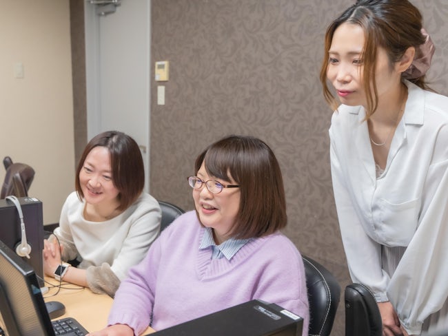 女性社員も活躍中!異業種から転職された方や子育てと両立しながら働く主婦の方も在籍しています。福利厚生の一つとして、社員の方は企業主導型の保育園も無料で利用が可能になる制度もあります。