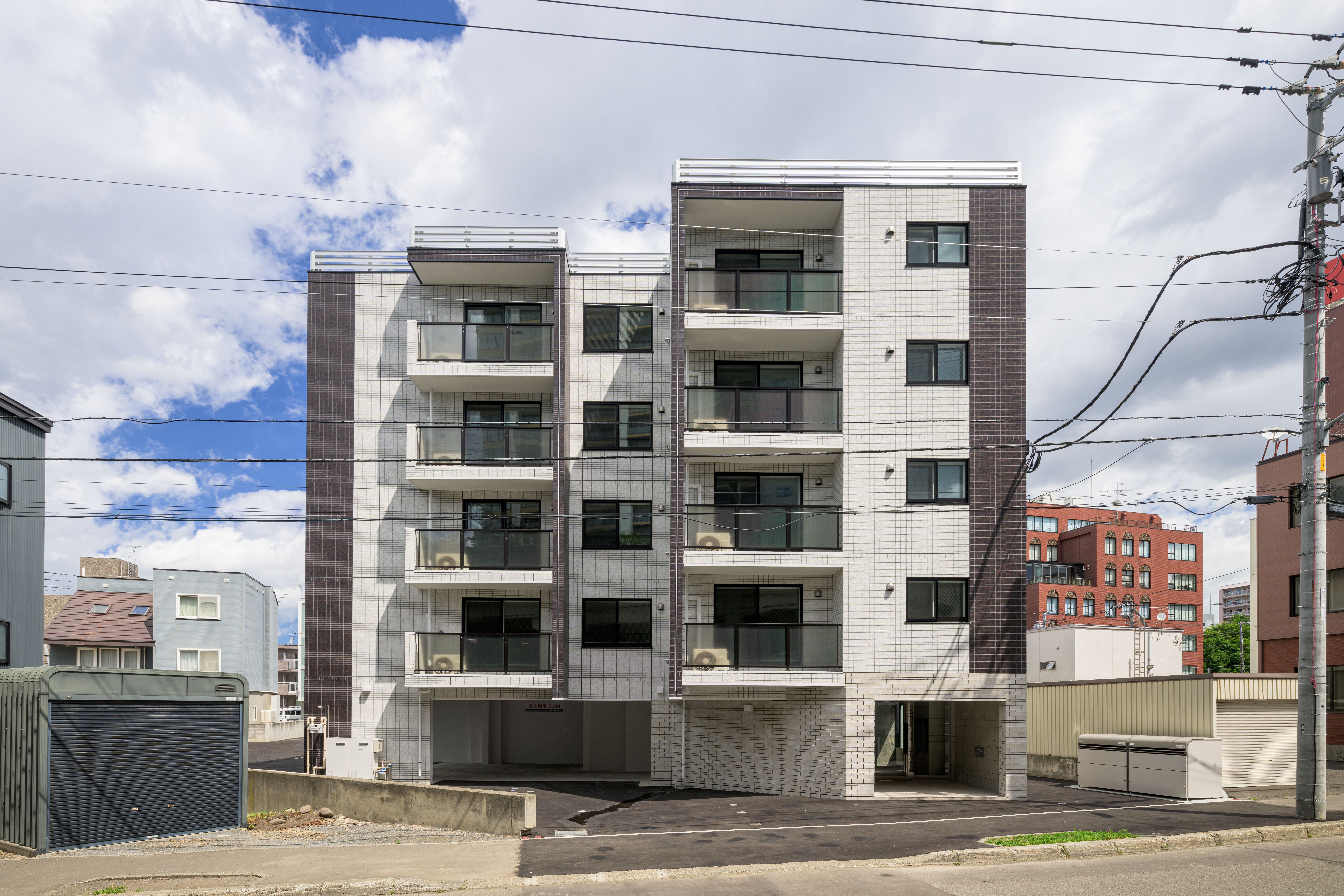 ＜アパート事業＞
札幌駅徒歩圏で6棟管理しています。
お客様の入居や退去に関することや建物の維持管理などを主にお任せします。