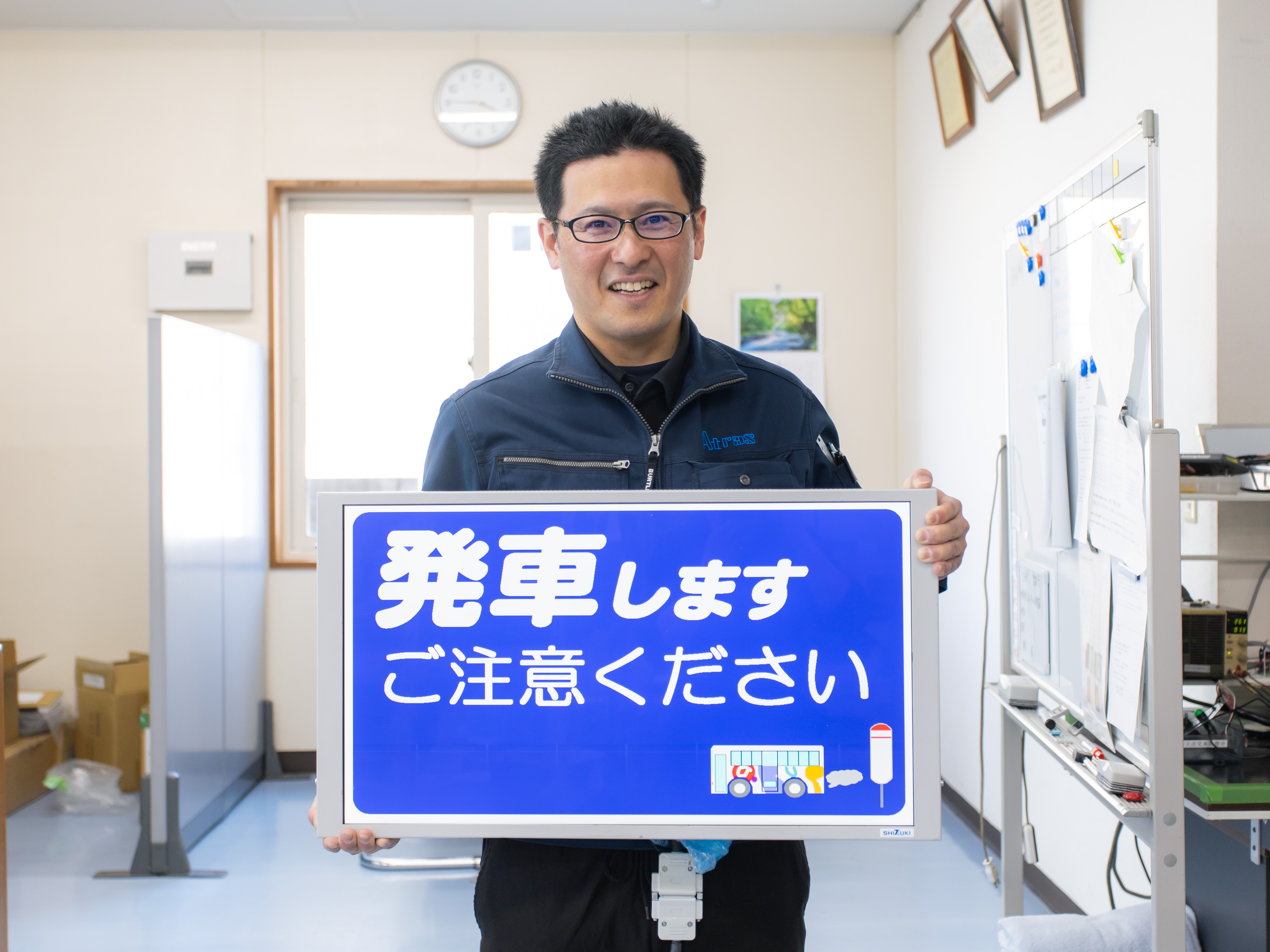 【ワンマン機器について】運賃箱、液晶運賃表示器、整理券機などなど、幅広いワンマン機器を取り扱っています。道具の名前から覚えて、いずれは一人で感謝される存在になれます。
