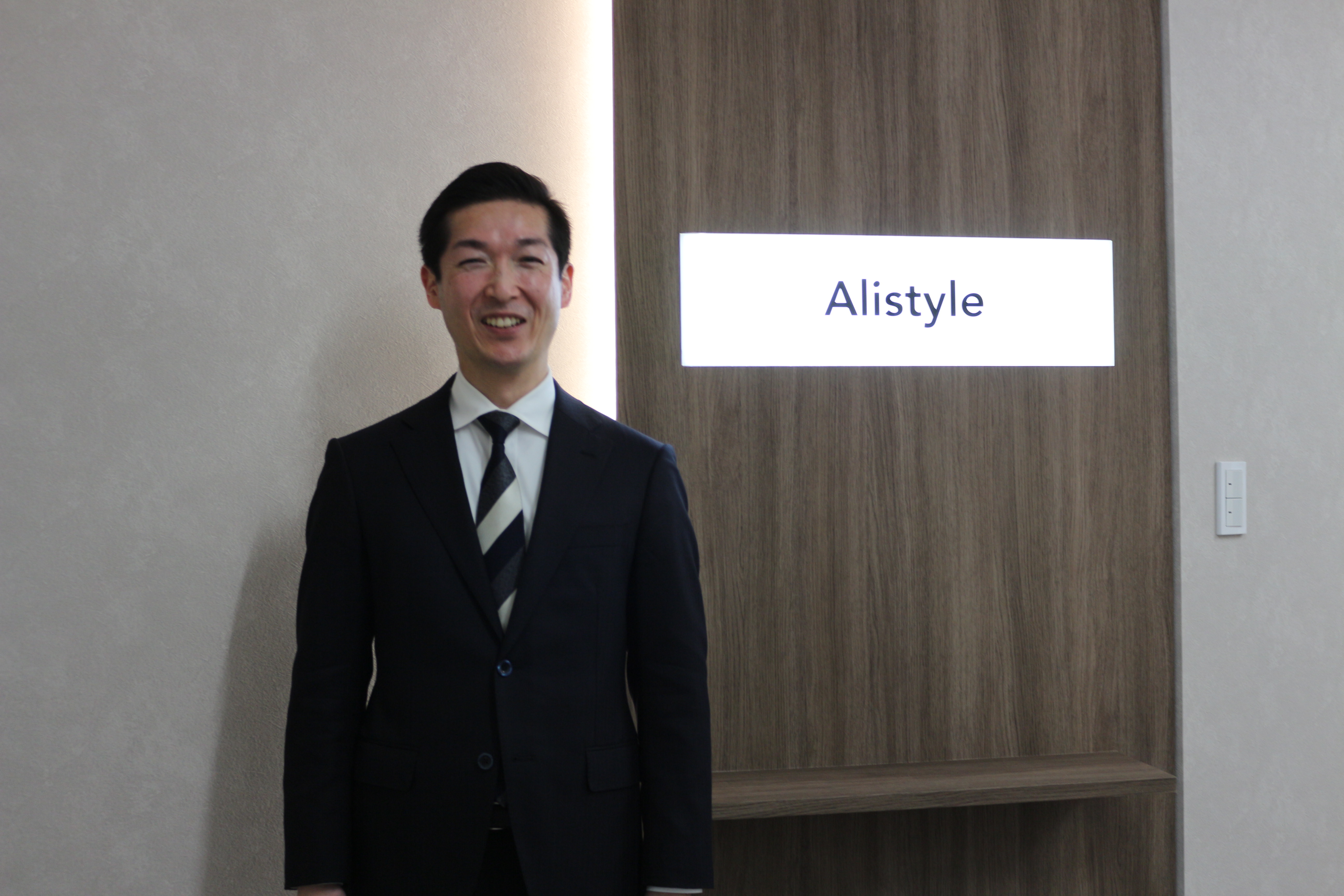 【代表 吉田より】創業から大切にしていることが2つあります。1つ目は「お客様の商売繁盛に貢献できる会社にすること」。当たり前ですが、お客さまに喜んでもらえる仕事は必ず良い結果として返ってきます。