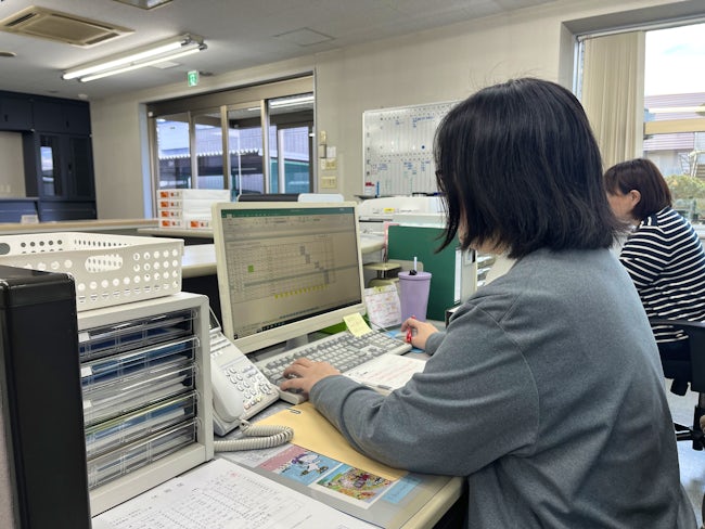 <腰を据えて働きたい方におすすめ>
正社員として長く務めたい方、地元に貢献したい方にお越しいただきたいと考えています。
家庭をお持ちの方が多く在職中です◎