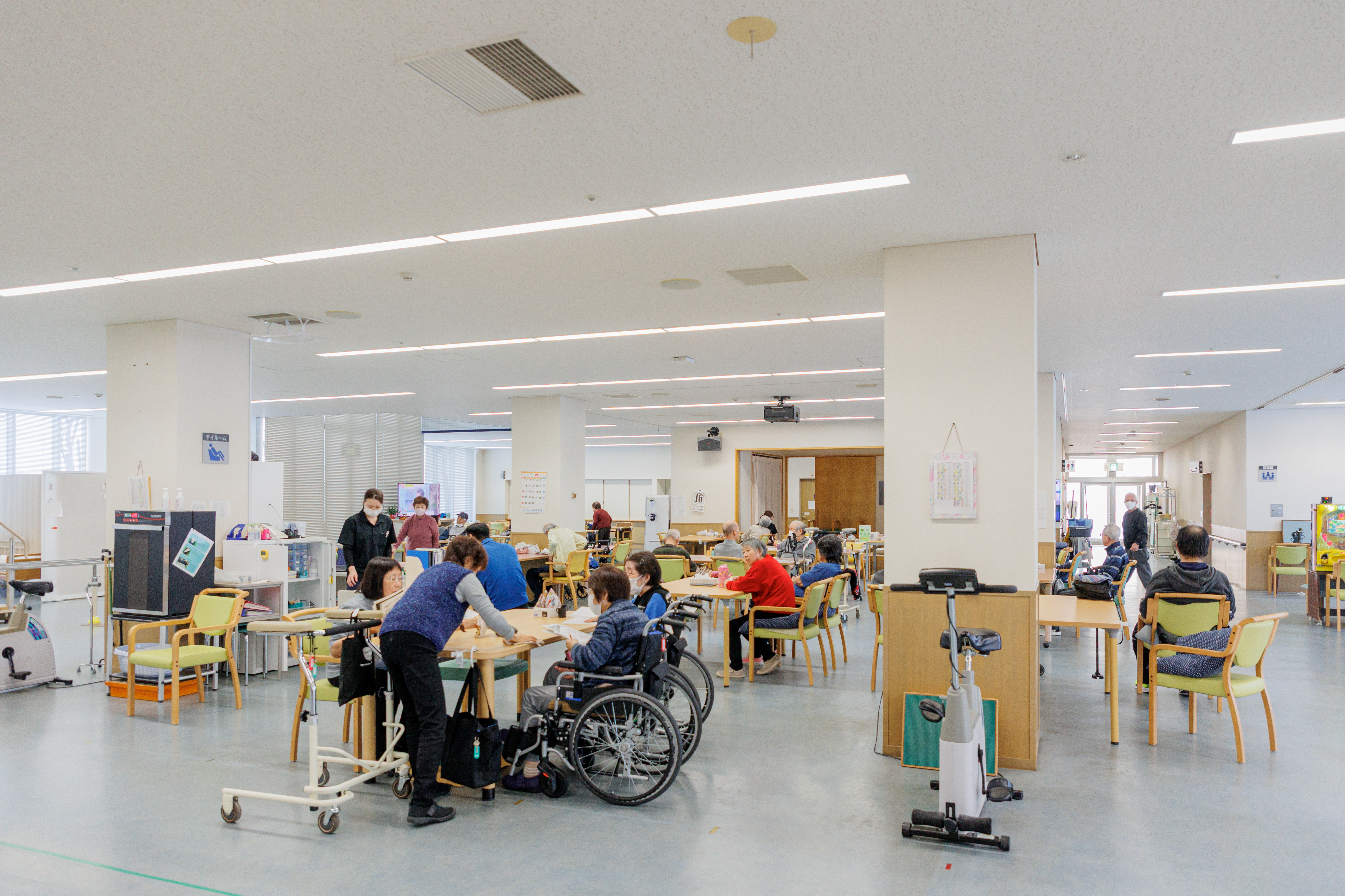 「老健＝大変」というイメージを変えたい。早期在宅復帰を実現する高品質なケアと、職員が笑顔で働ける環境を両立しました。