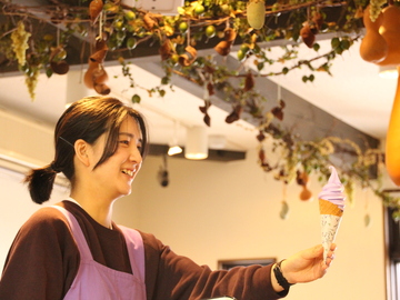 毎月の住宅手当はお仕事のない11月〜3月も支給(冬季分は2万円にアップ)。周辺にスーパー・コンビニ・カフェなどもあるので不便はありません。
正社員登用制度もあるので、長期で働きたい方にぴったりのお仕事です！