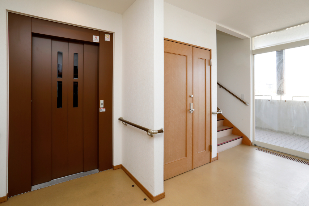 明るいく広々とした廊下