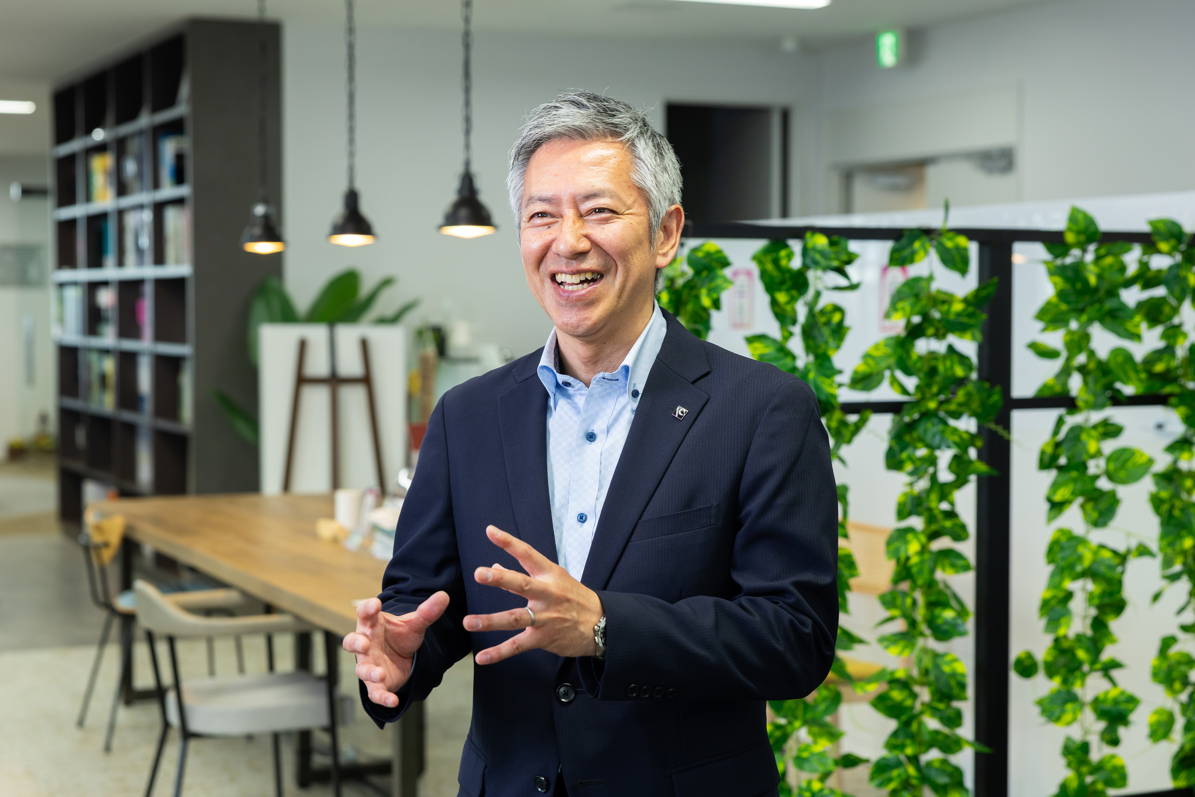 営業部課長　A.T.