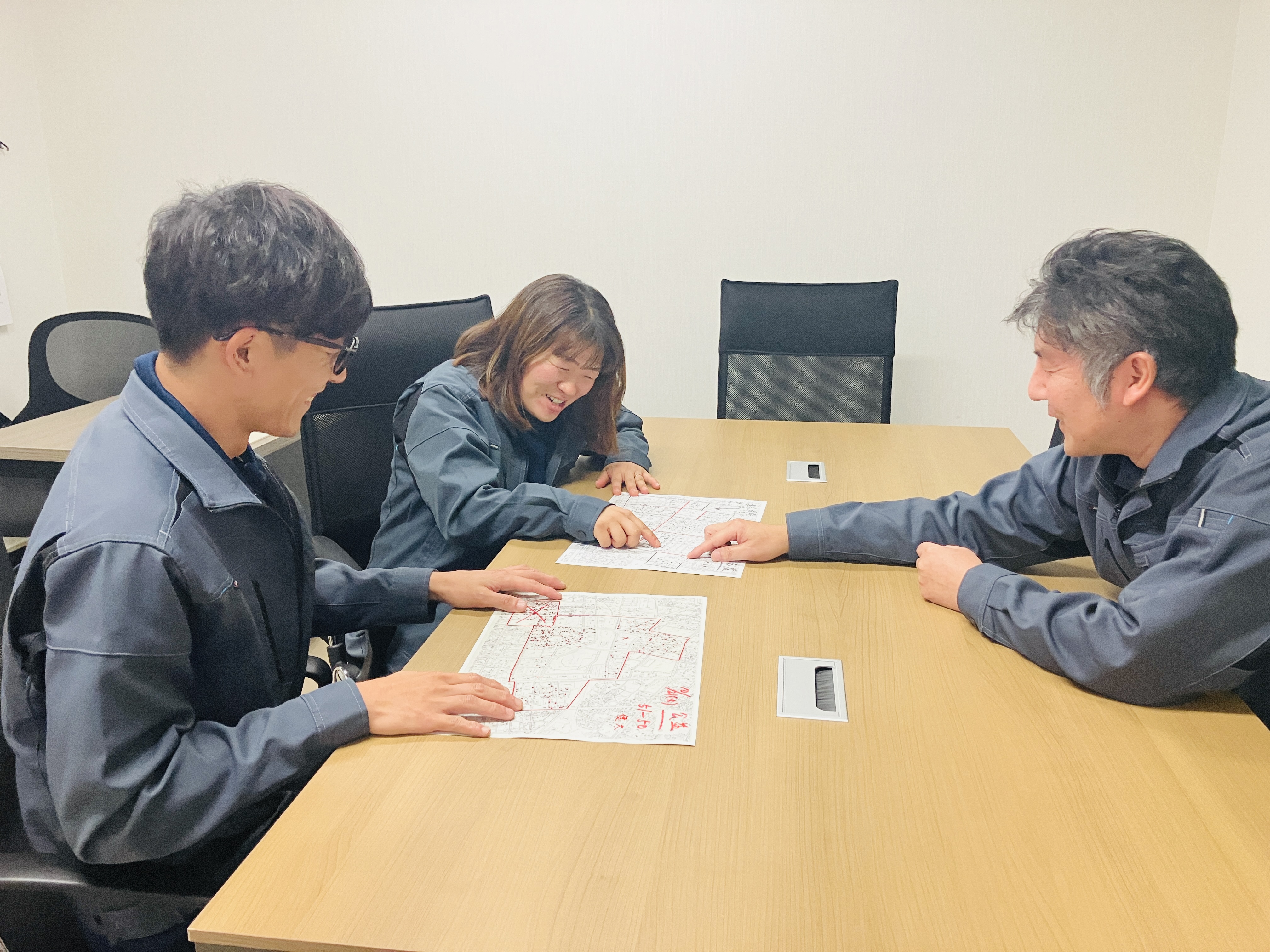 その日の回るルートを考えて、1つ1つのゴミステーションを時間内にきれいにしていくため、3名1チームでミッションをクリアしていく感覚で、楽しんで働けています。1日が終わったときの達成感がすごいです！