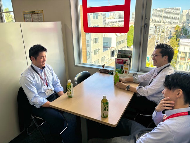 入社後は、講座の見学や座学・OJT研修を通してじっくり学んでいただきます。チームを組んで業務を行うため、未経験・異業種の方も安心してご応募ください。
