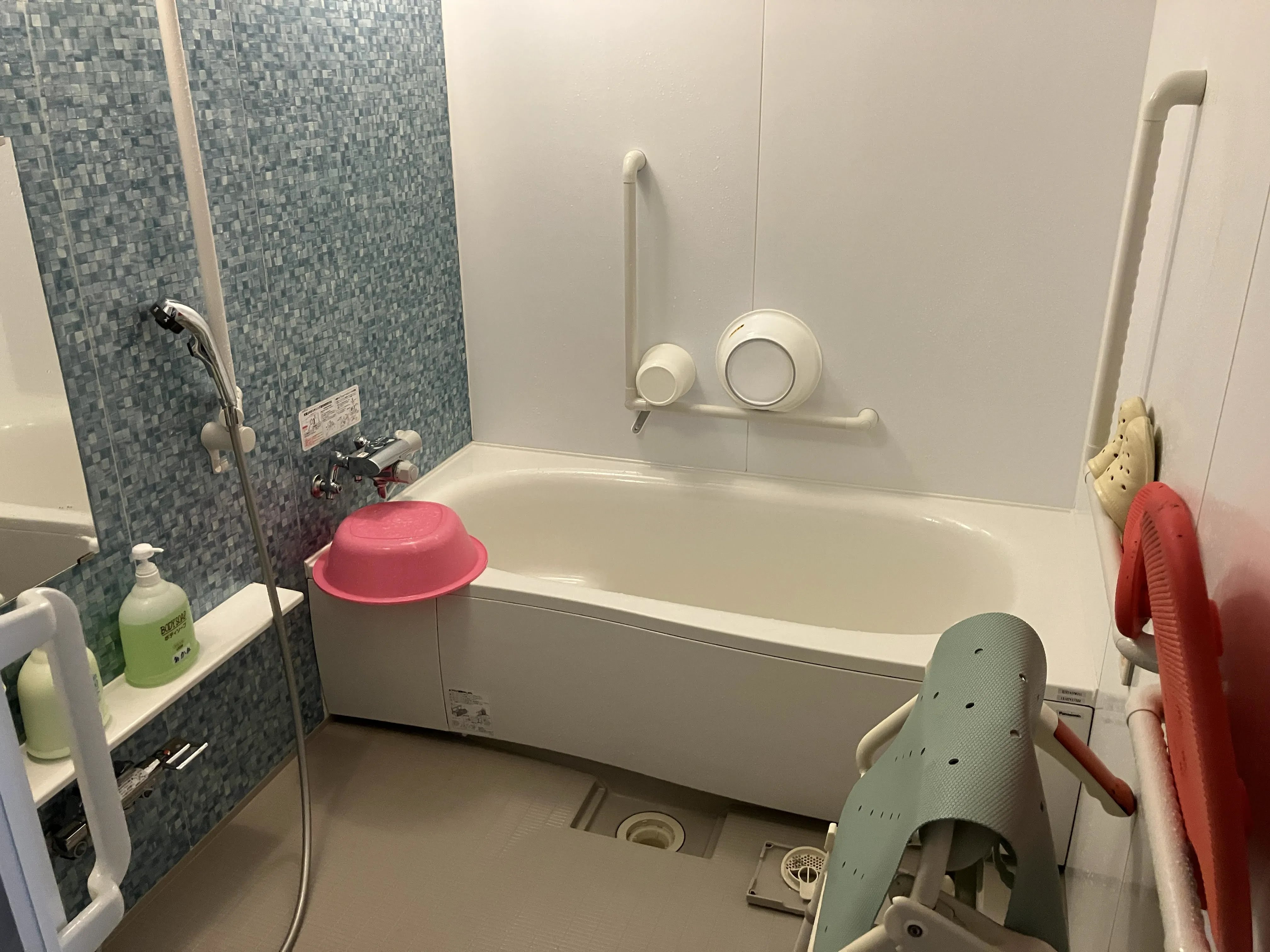 1Fのお風呂はこちら。基本的に1対1での入浴介助です。