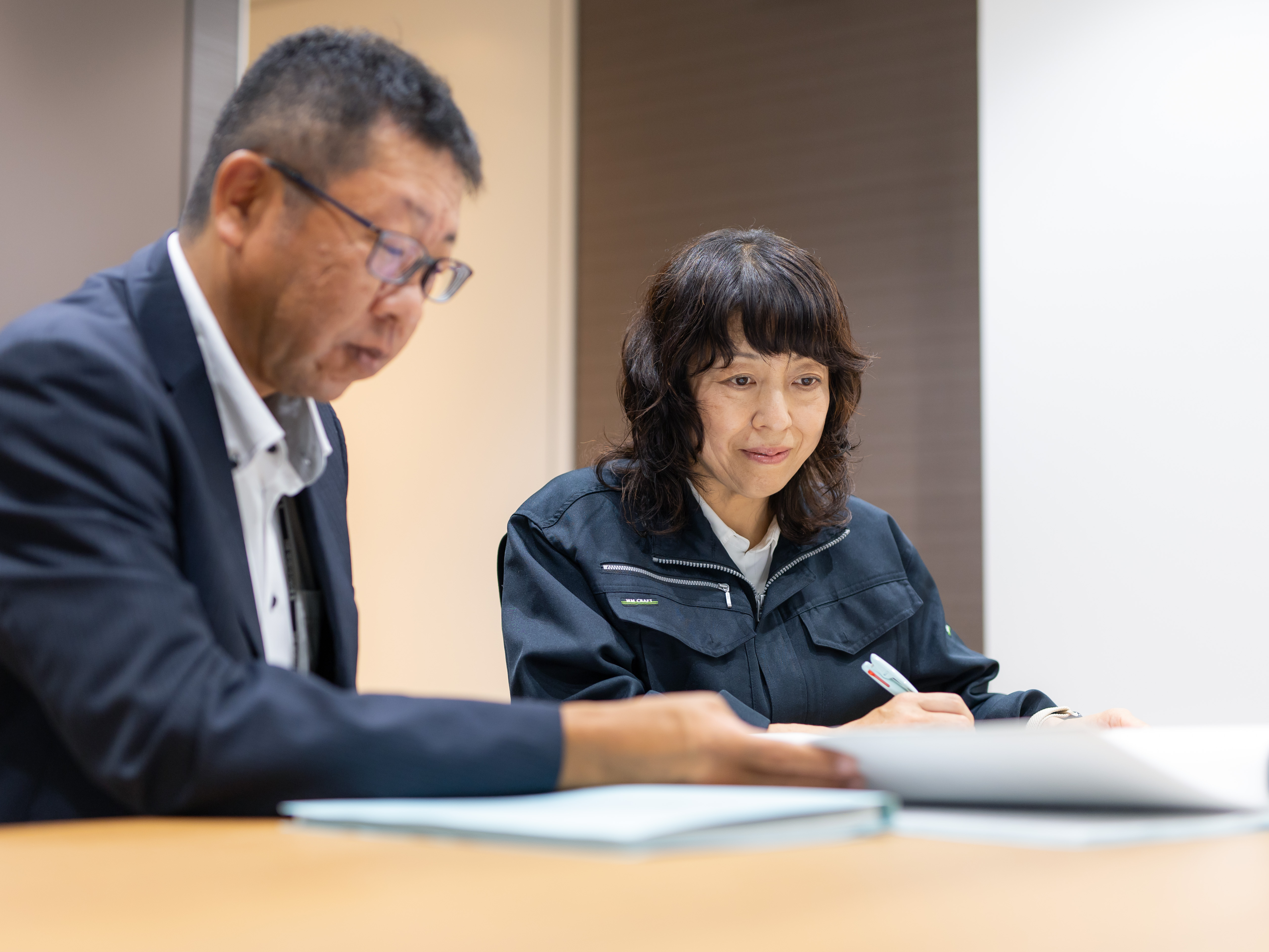 危険回避運転だけではなく、安心して任せられるスムーズなドライビングを心がけることも大切。研修後はみなさん、驚くほど運転がスムーズになります。