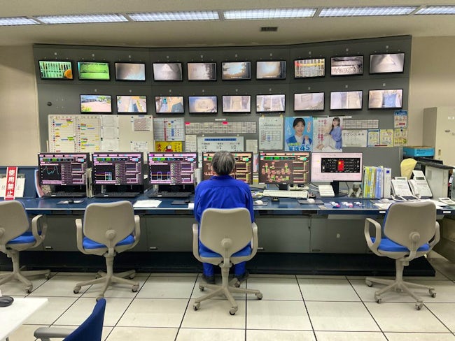業界の基礎知識から工場内の各設備の機能や運転方法に至るまで、順を追って丁寧に教えていきますのでご安心ください。