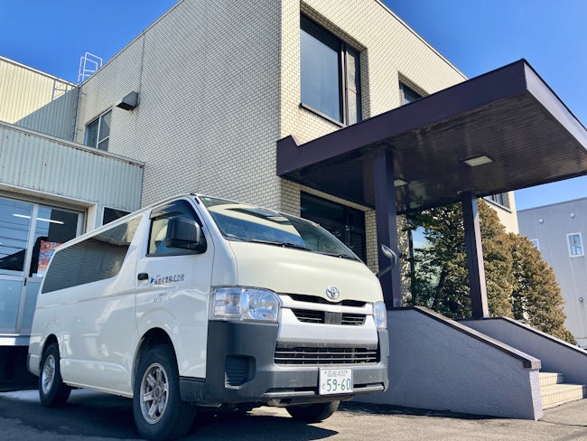 メーカーの機器ですが、自社である程度までメンテナンスや修理対応していることも当社ならではの特徴です。
自動車整備士など機械や部品に触れていた方であればスムーズに慣れることができると思います。