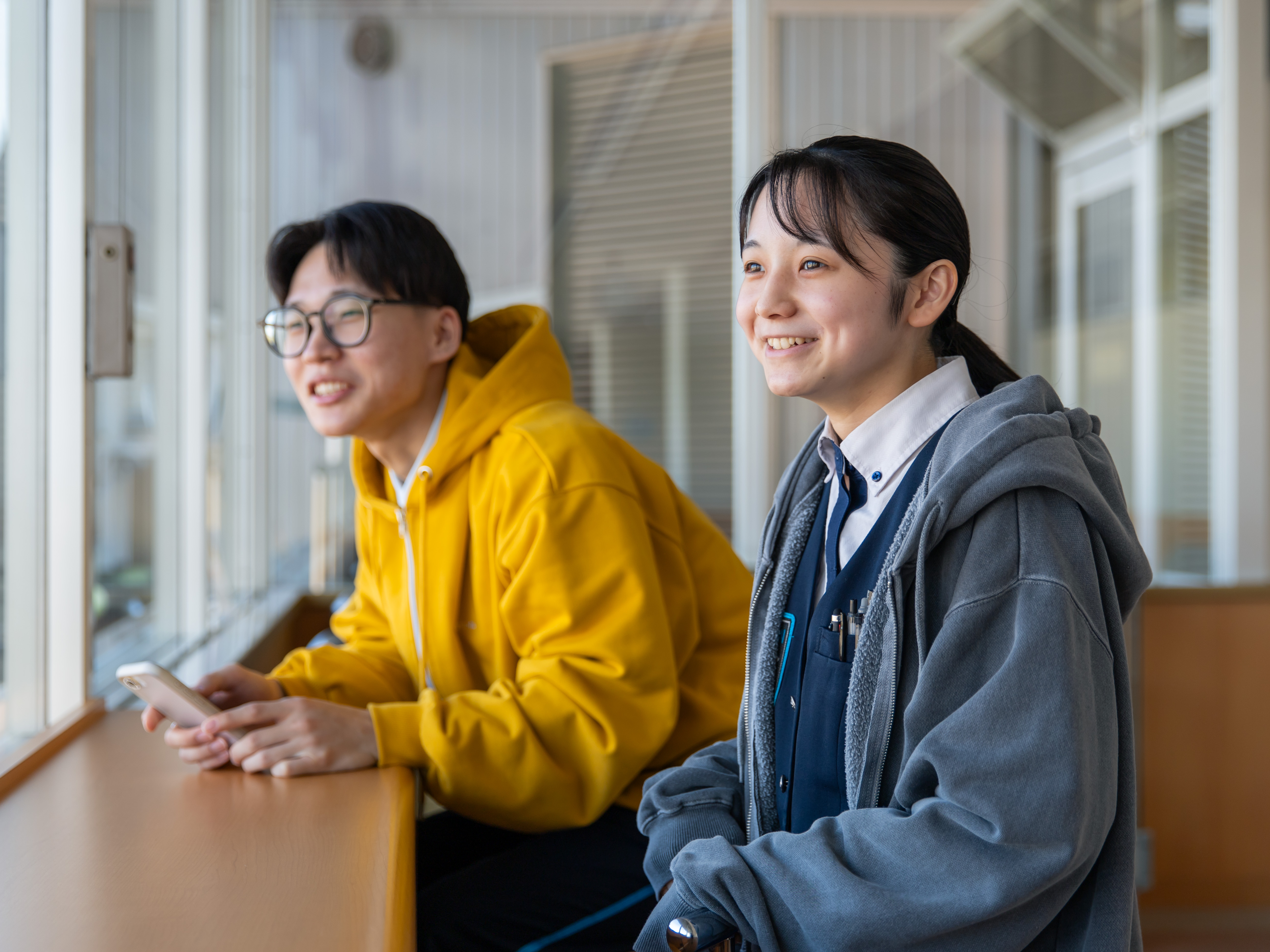 休憩時間はフライトが無い時間で、基本的に他のスタッフと一緒に過ごす時間が増えます。
空港内には人も少ないため、休憩室でお話をしたり、1人で何かをしたり、空を見て黄昏れたり…過ごし方は人それぞれです。