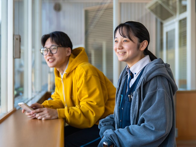 休憩時間はフライトが無い時間で、基本的に他のスタッフと一緒に過ごす時間が増えます。
空港内には人も少ないため、休憩室でお話をしたり、1人で何かをしたり、空を見て黄昏れたり…過ごし方は人それぞれです。