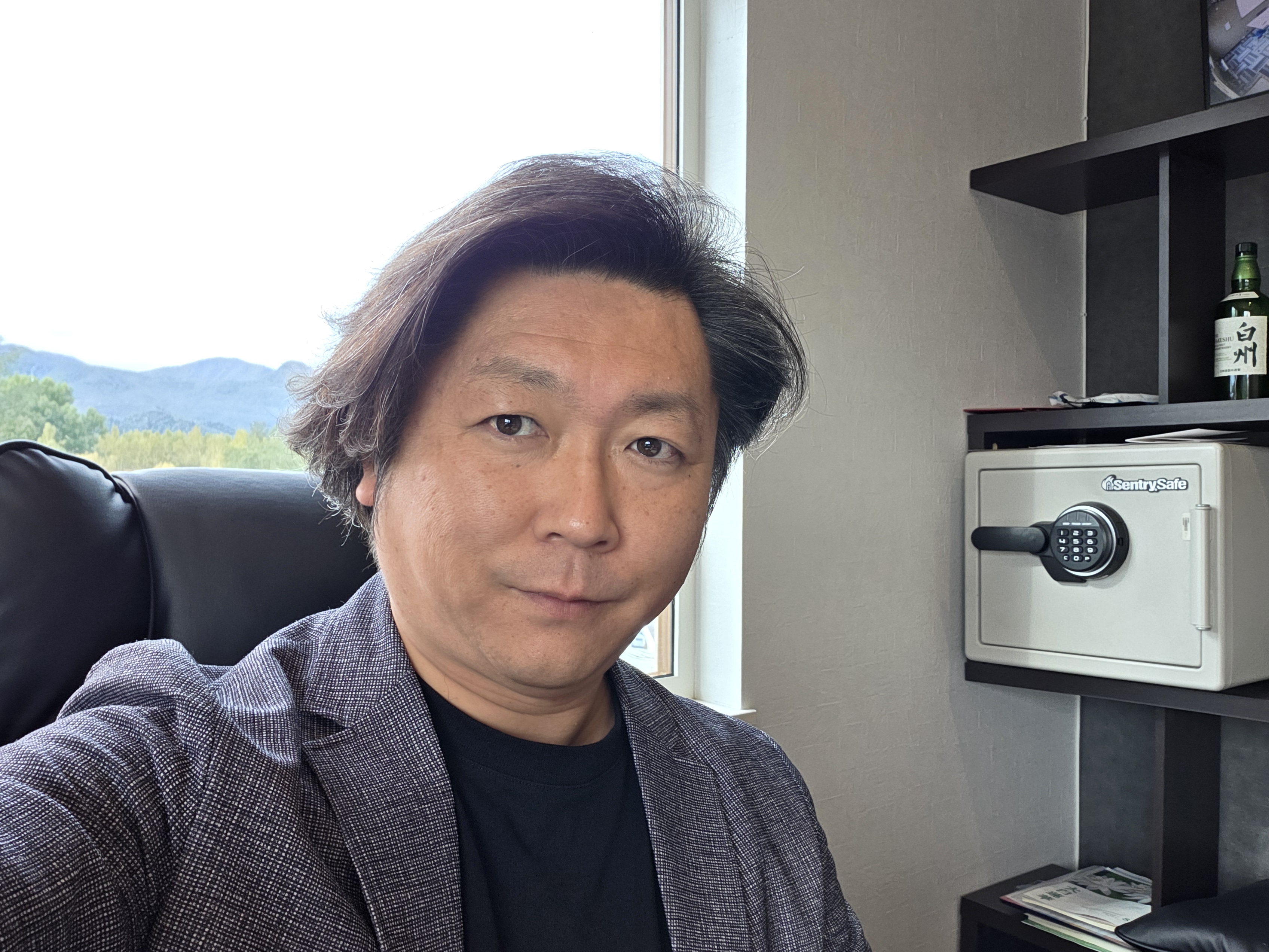 ＜神田社長＞弁護士・社労士・税理士など専門家が顧問についているため、仕事上の問題だけでなく、社員の皆さんの個人的なご相談や生活の困りごとについても専門家へ相談可能です。