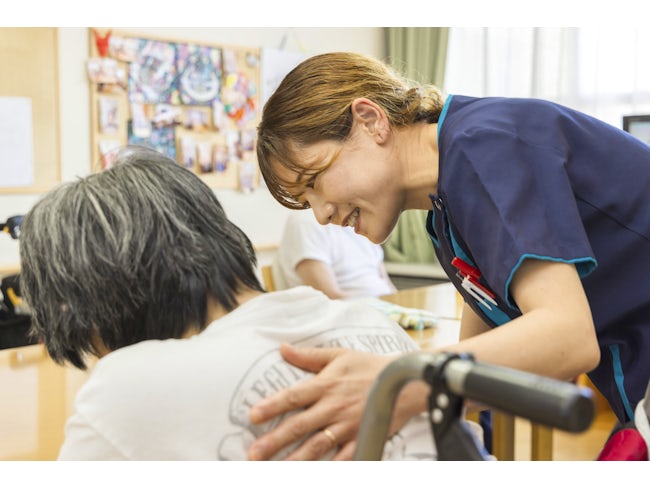 「5年間働いても給料が上がらなかった」そんな悩みを抱えていた先輩が、今では正当な評価を得て活躍しています 。当社の社長は「努力は必ず報われる」という言葉で、あなたの頑張りに応えます 。