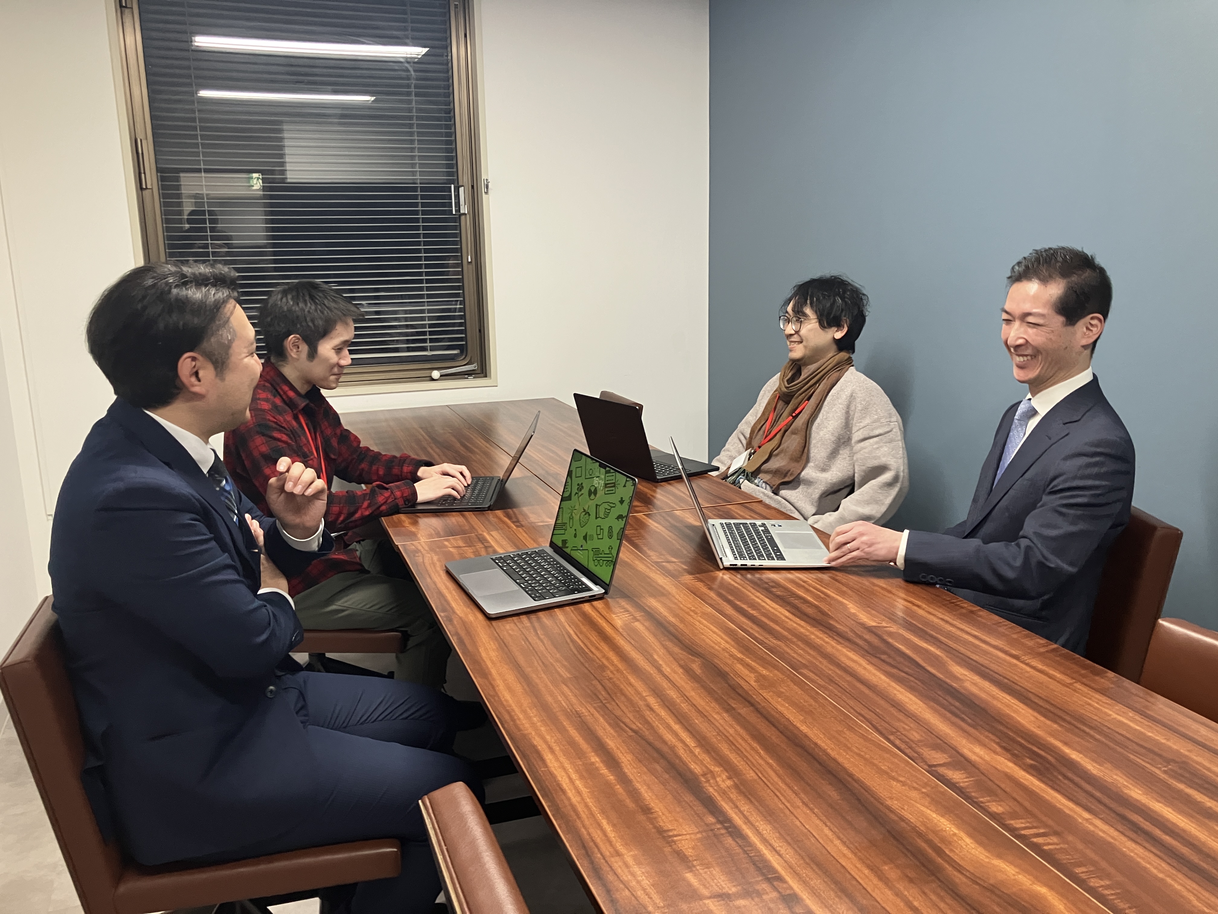 2つ目は「仲間を大切にする会社にすること」。働くみんながやりがい、生きがい、幸せを感じながら仕事をすることで良い仕事ができ、お客様の事業発展へ繋がり、好循環で事業展開ができると考えています｡