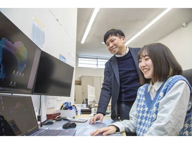 経験豊富なメンバーが札幌から赴任します。実務の流れに沿って一つ一つ丁寧に指導するので、事務職がはじめての方でも安心。分からないことは何でもすぐ聞きやすい雰囲気づくりを大切にしています。