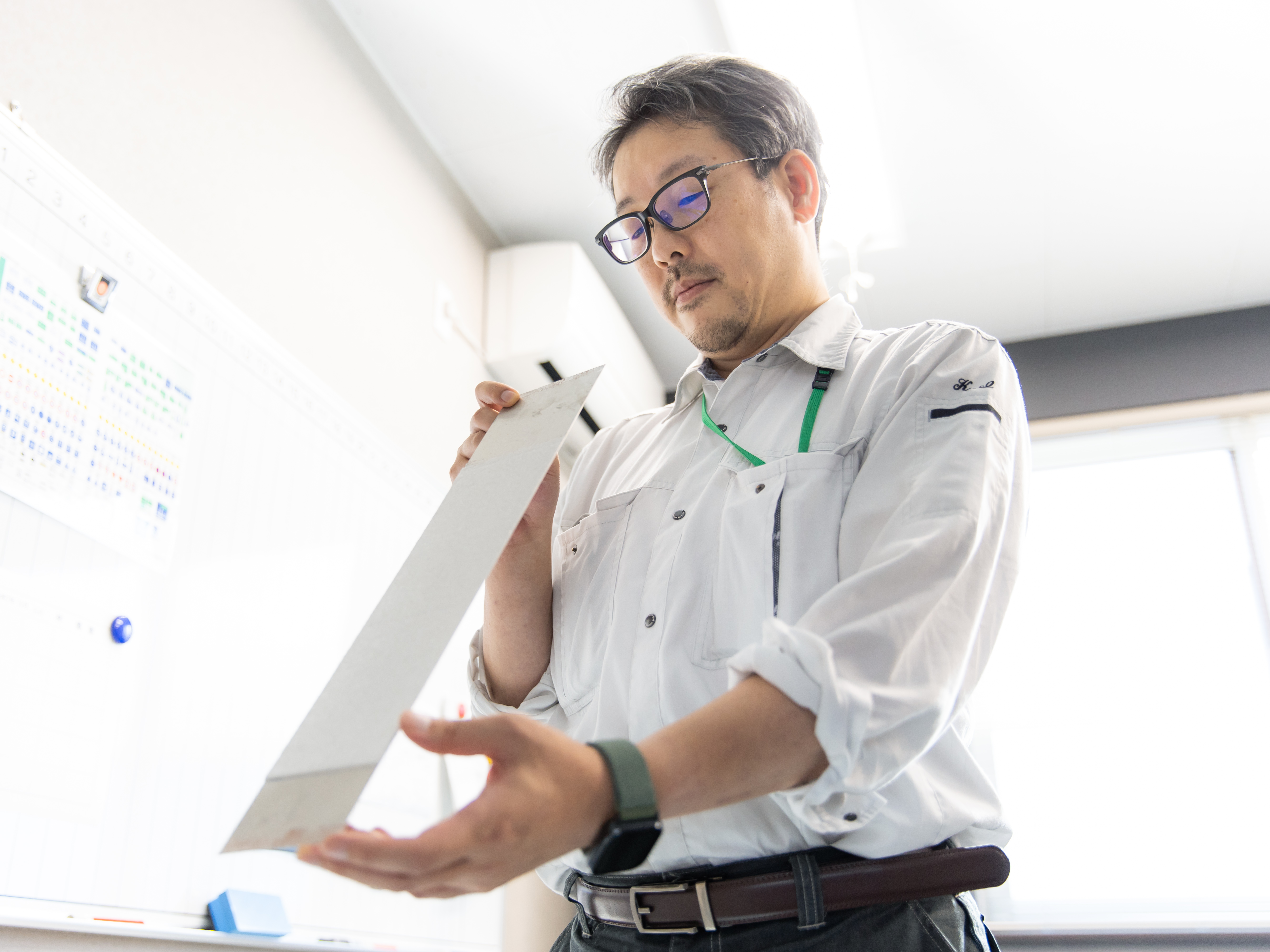 体力に自信がなくても大丈夫。作業は機械がメインなので、女性や中高年の方も無理なく活躍できます。