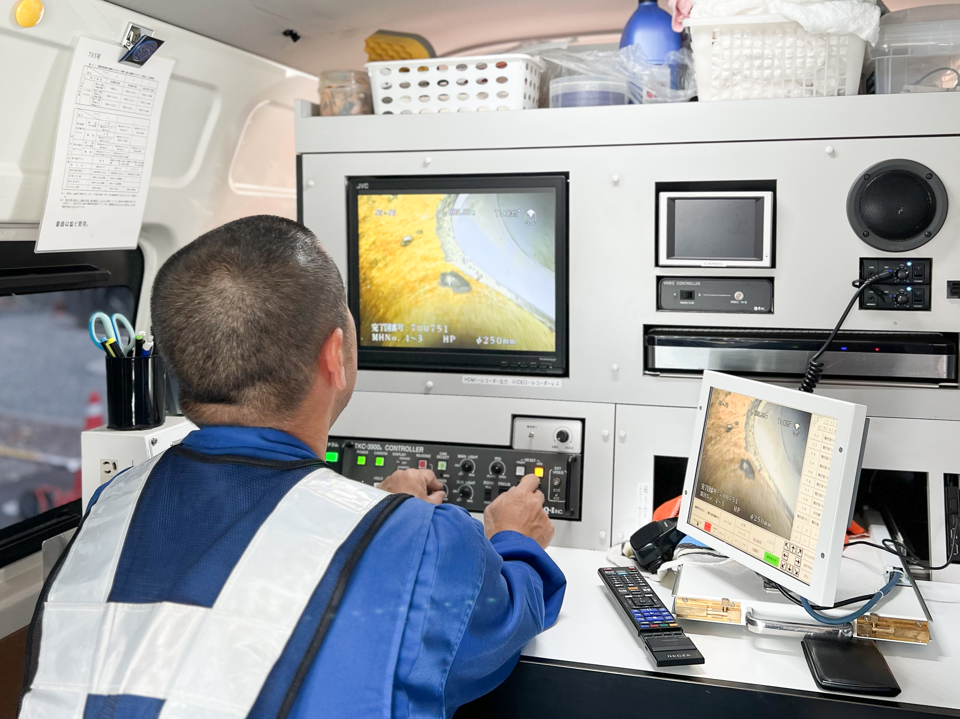 【景気に左右されない安心】 生活排水がある限り、メンテナンスの仕事はなくなりません。創業以来、売上も利益も安定。不況の影響をほとんど受けない「インフラ産業」の安定感の中で長く腰を据えて働けます。