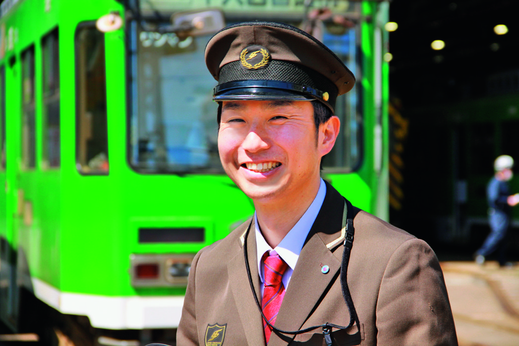 ＜津川 恵太郎／2010年入社／路面電車部運行管理課＞