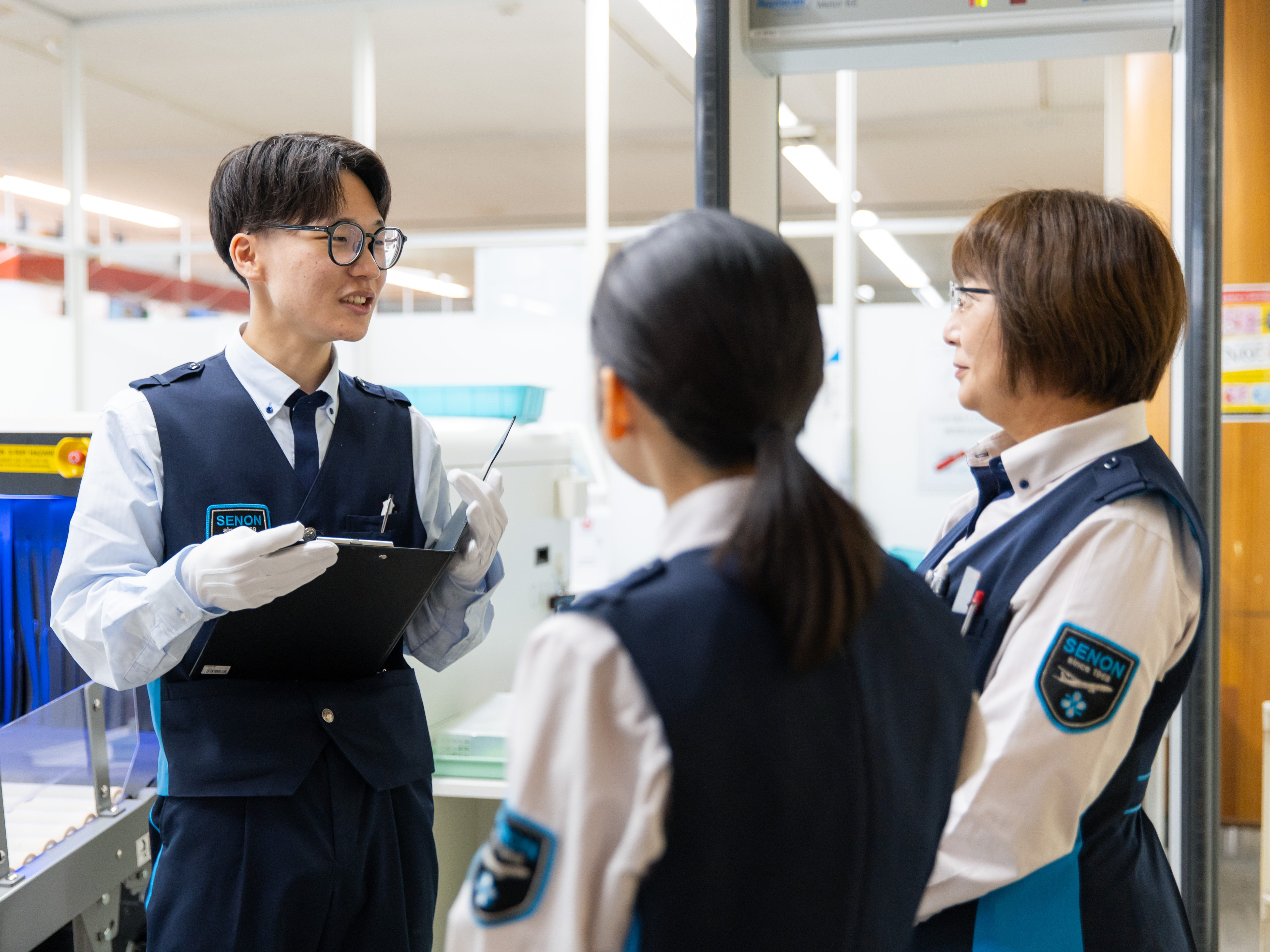 新卒から中途が活躍中。10〜60代と幅広い年齢層。
色々な方が輝けるのが(株)セノンの良さ。
休憩中もそれぞれの時間を楽しんだり、同僚との話に花を咲かせるなど、自分らしく働ける環境ですよ！